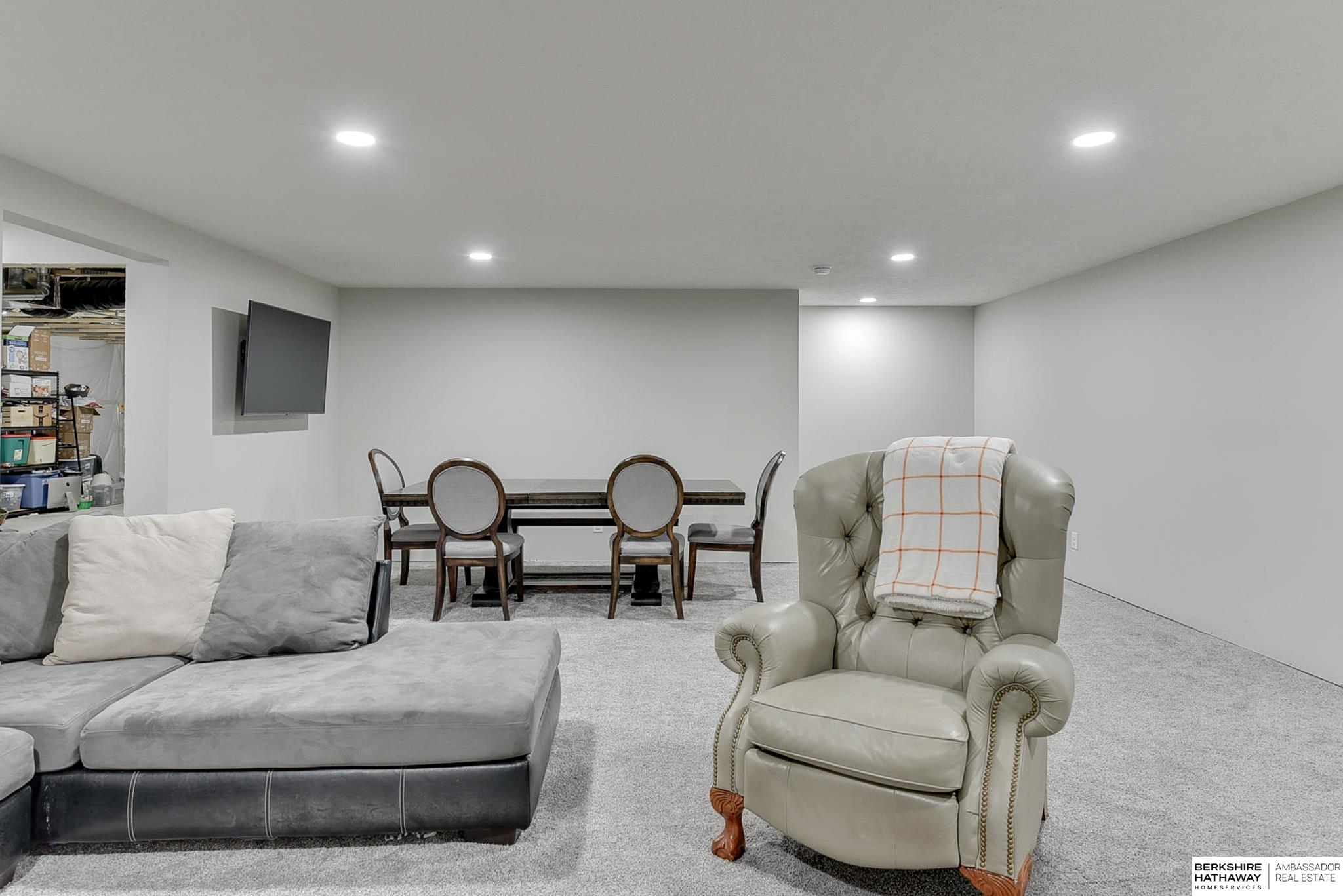 Bennington, Nebraska 68007, United States, 4 Bedrooms Bedrooms, ,1 BathroomBathrooms,Residential,Active,120045