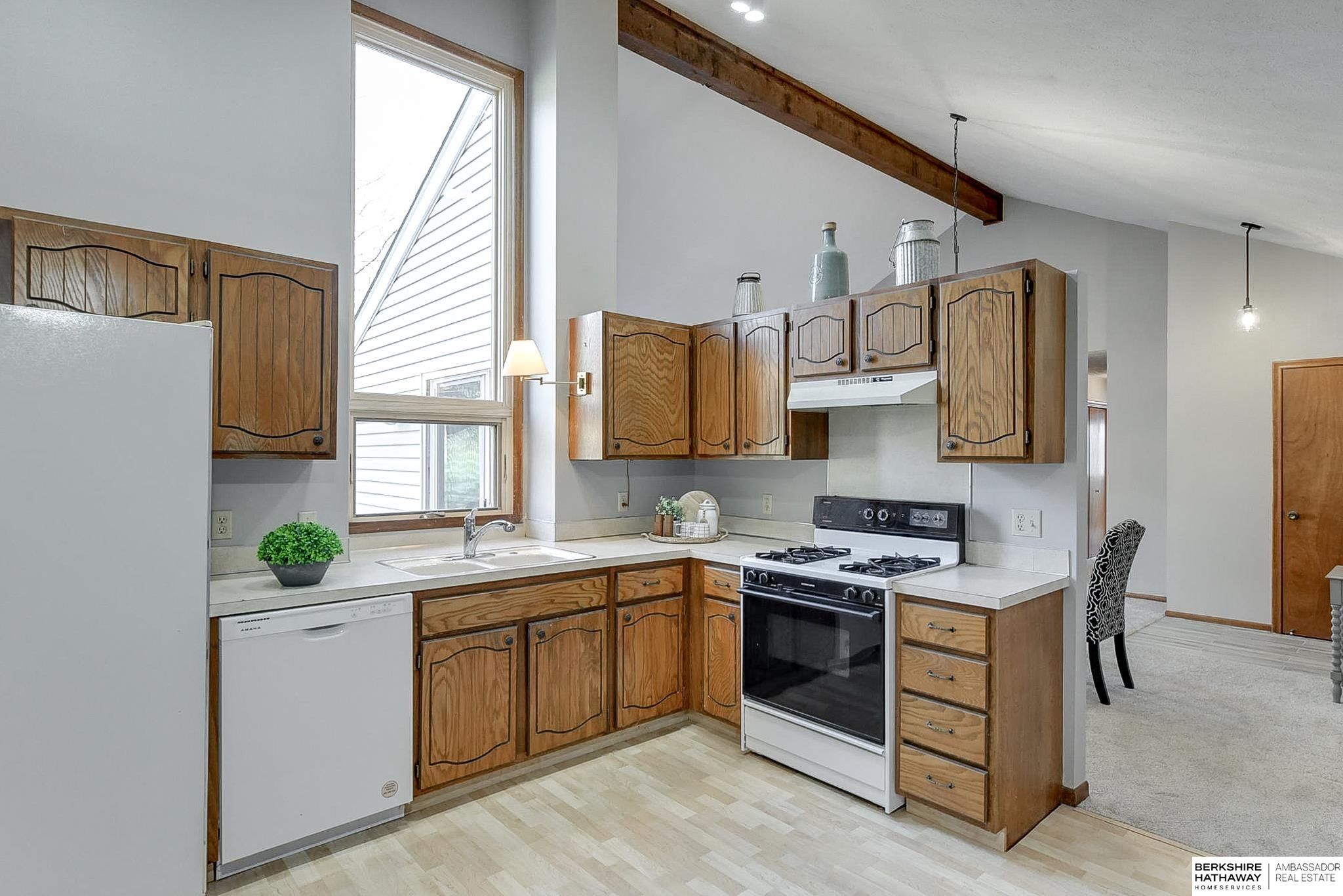 Omaha, Nebraska 68164, United States, 3 Bedrooms Bedrooms, ,2 BathroomsBathrooms,Residential,Pending,20516