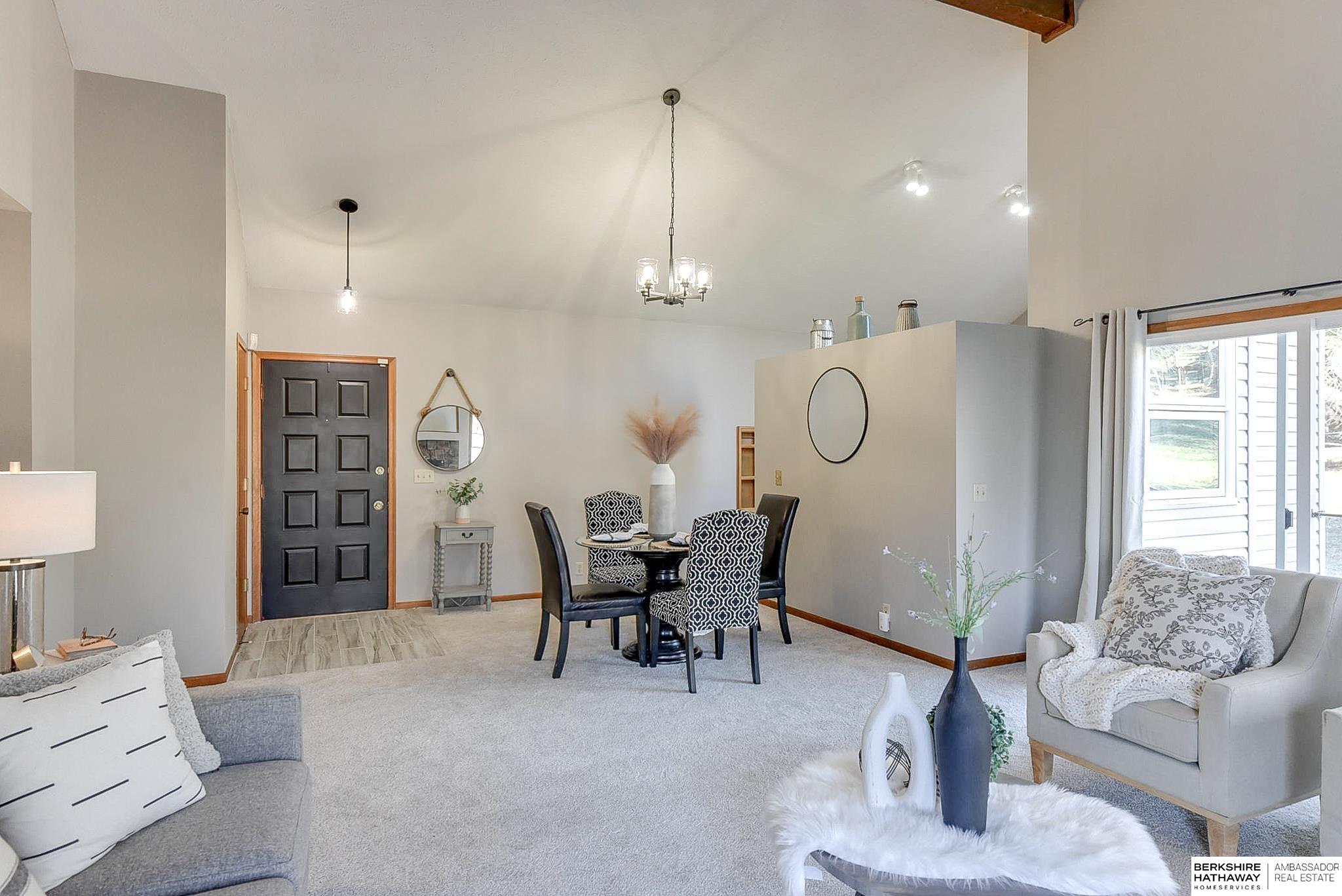 Omaha, Nebraska 68164, United States, 3 Bedrooms Bedrooms, ,2 BathroomsBathrooms,Residential,Pending,20516