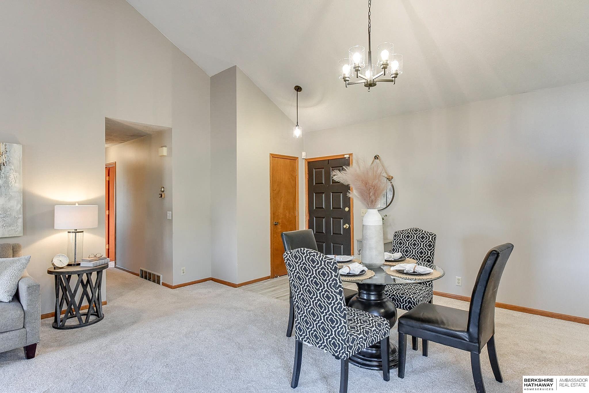 Omaha, Nebraska 68164, United States, 3 Bedrooms Bedrooms, ,2 BathroomsBathrooms,Residential,Pending,20516