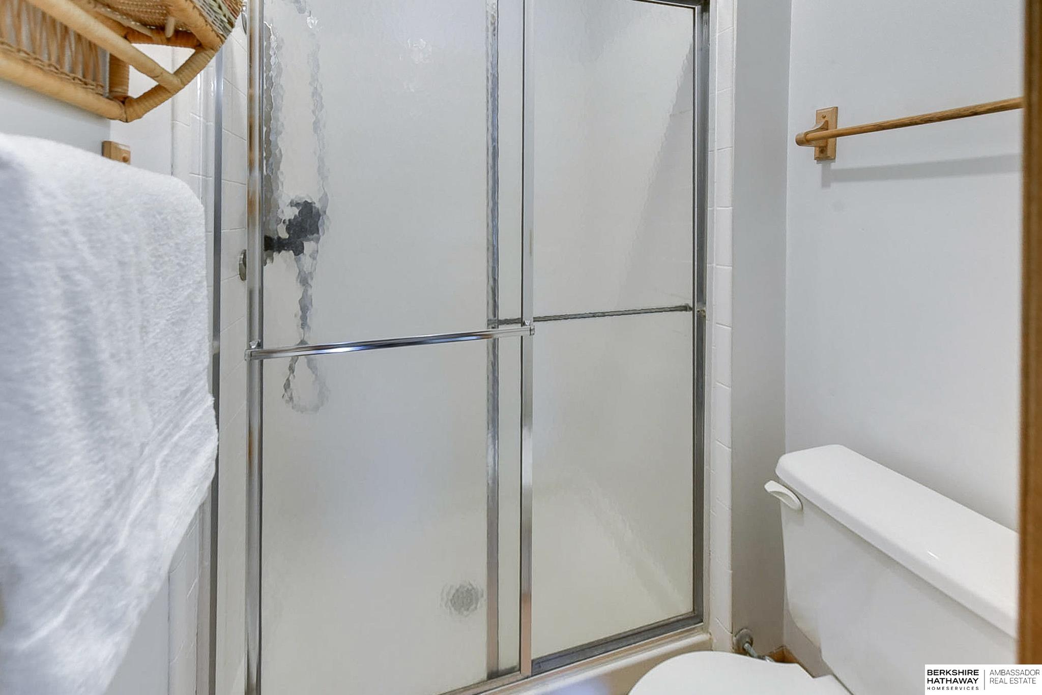 Omaha, Nebraska 68164, United States, 3 Bedrooms Bedrooms, ,2 BathroomsBathrooms,Residential,Pending,20516