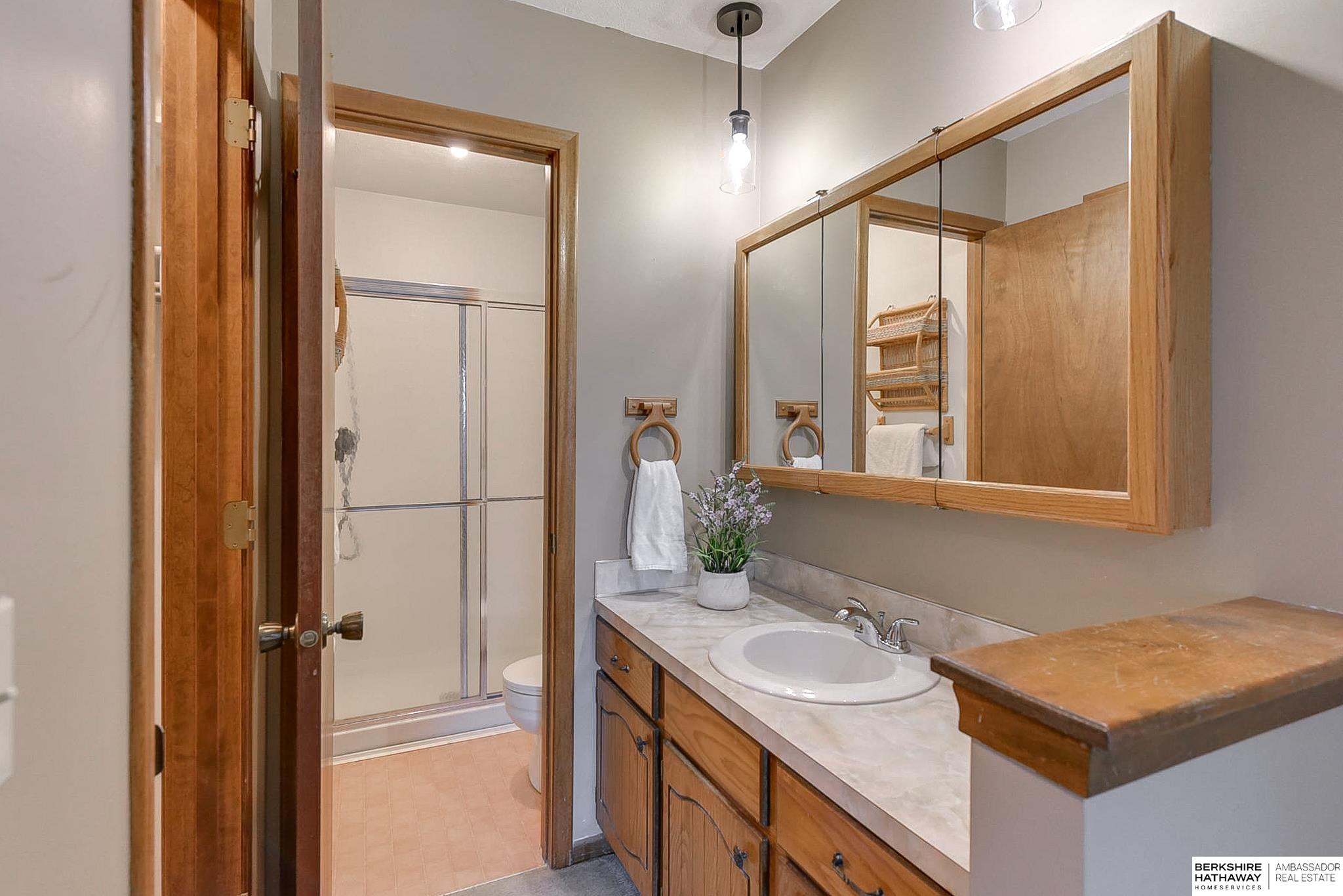 Omaha, Nebraska 68164, United States, 3 Bedrooms Bedrooms, ,2 BathroomsBathrooms,Residential,Pending,20516