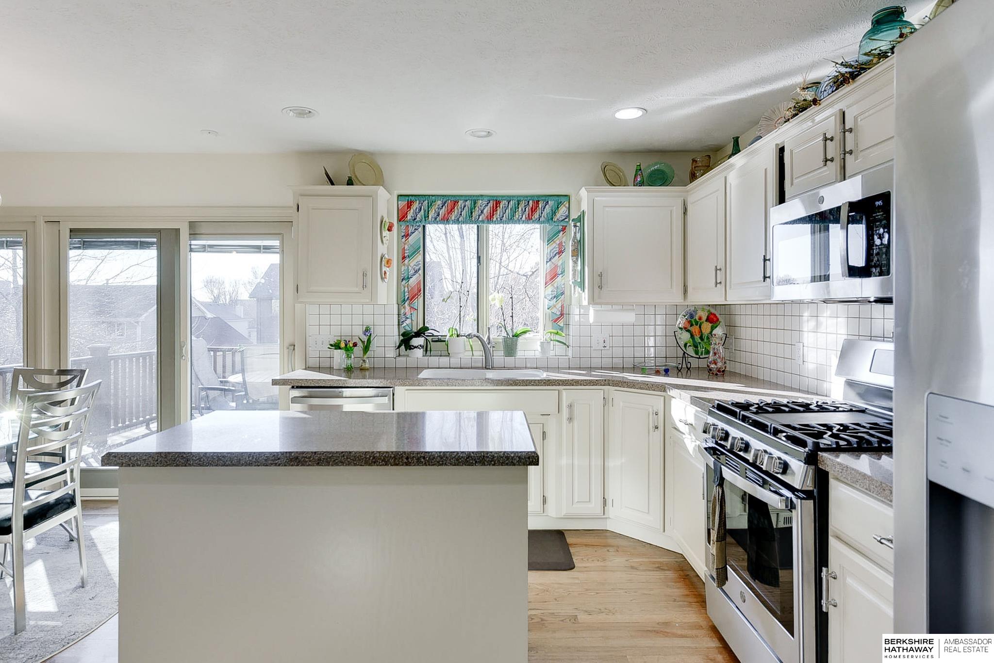 Omaha, Nebraska 68164, United States, 4 Bedrooms Bedrooms, ,3 BathroomsBathrooms,Residential,Pending,11684