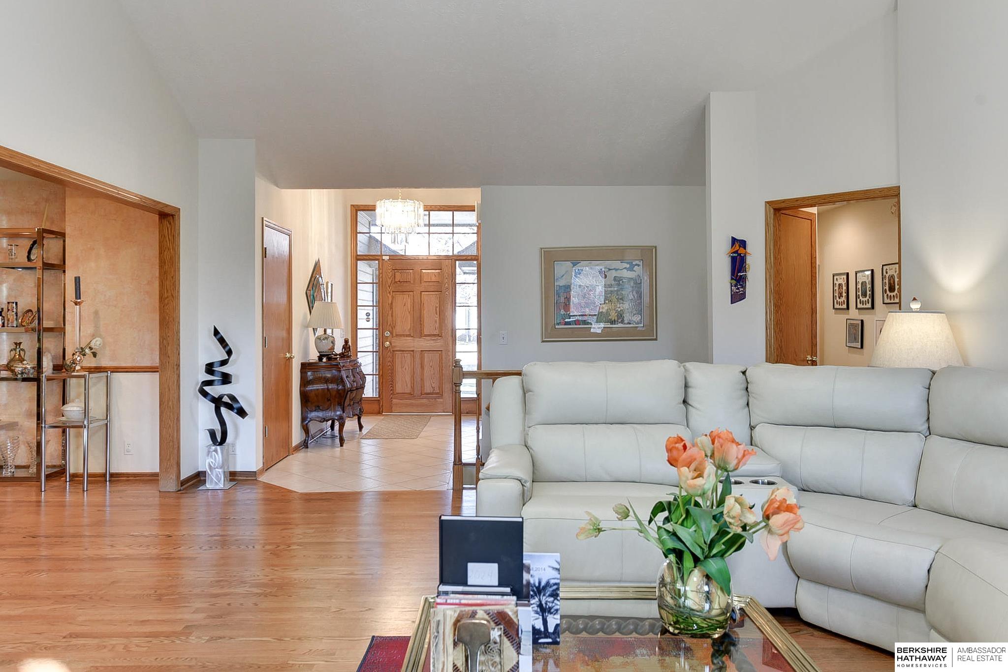 Omaha, Nebraska 68164, United States, 4 Bedrooms Bedrooms, ,3 BathroomsBathrooms,Residential,Pending,11684