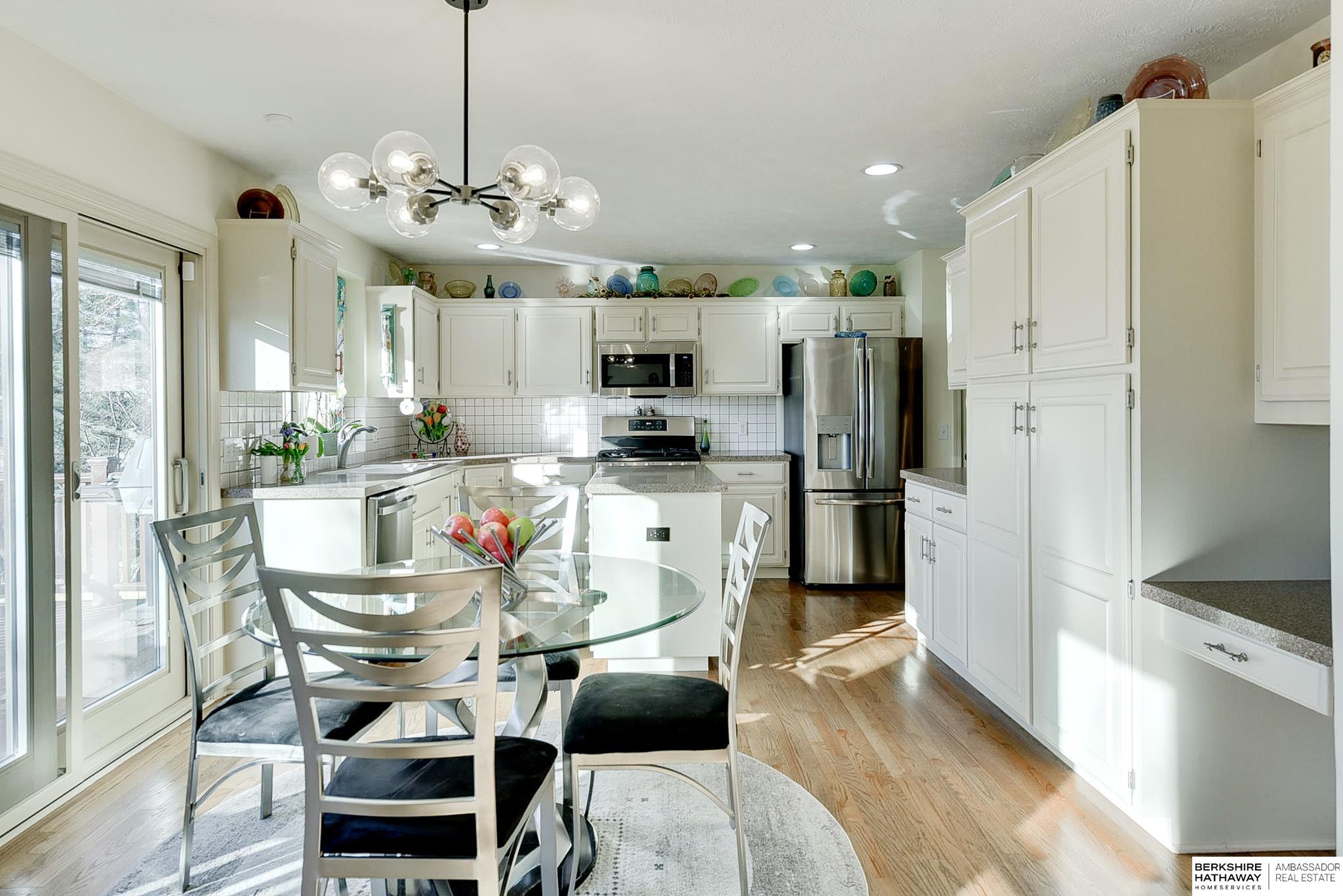 Omaha, Nebraska 68164, United States, 4 Bedrooms Bedrooms, ,3 BathroomsBathrooms,Residential,Pending,11684