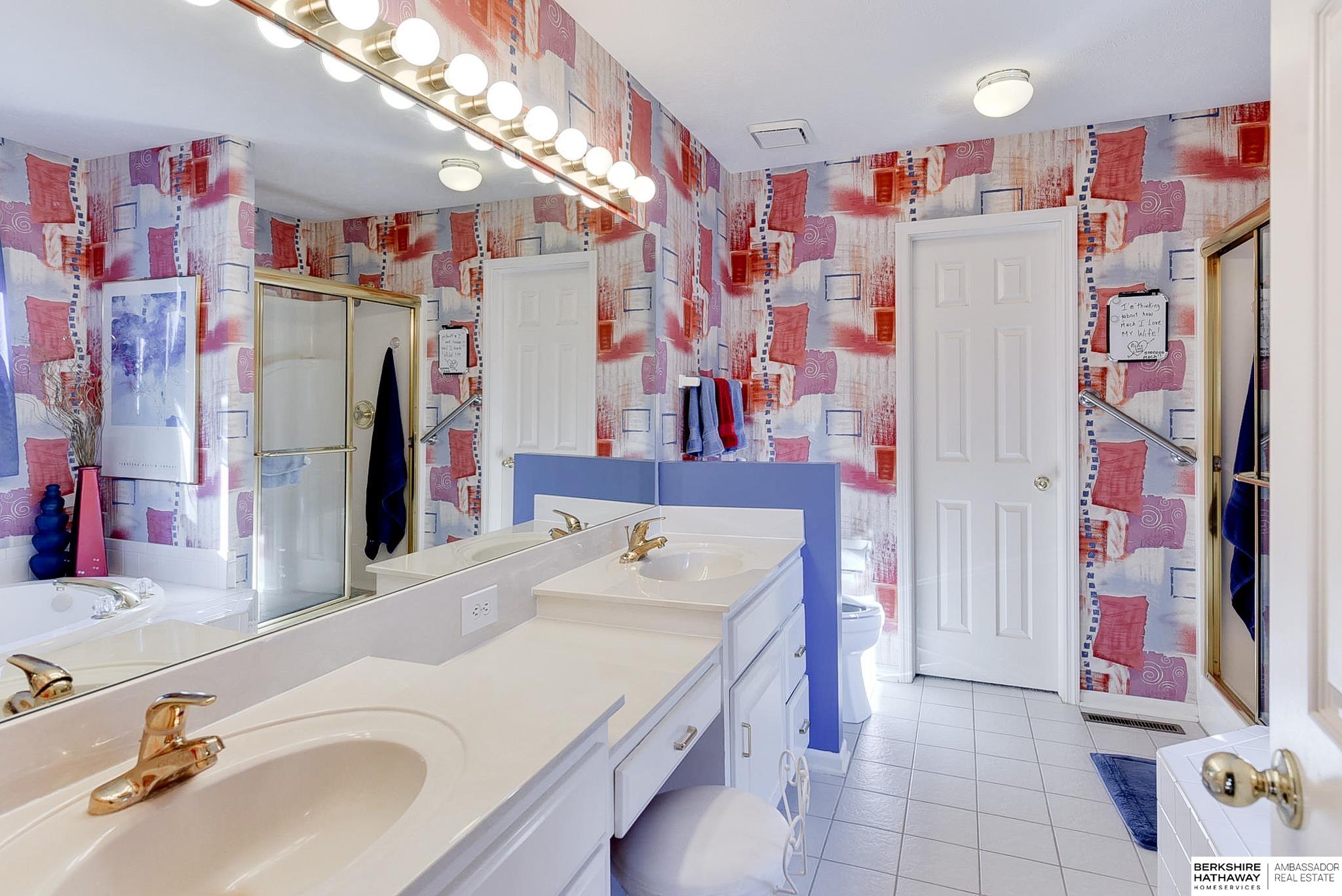 Omaha, Nebraska 68164, United States, 4 Bedrooms Bedrooms, ,3 BathroomsBathrooms,Residential,Pending,11684