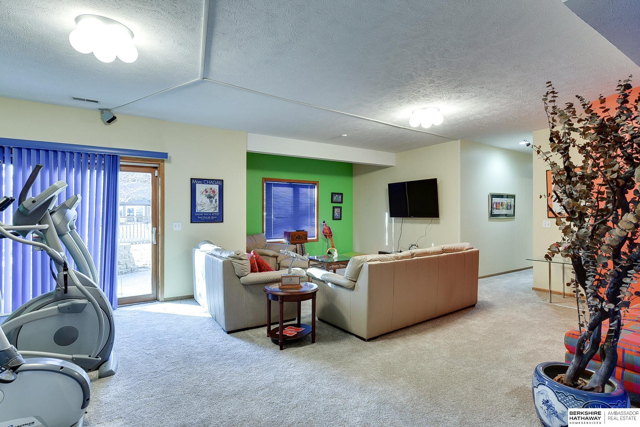 Omaha, Nebraska 68164, United States, 4 Bedrooms Bedrooms, ,3 BathroomsBathrooms,Residential,Pending,11684