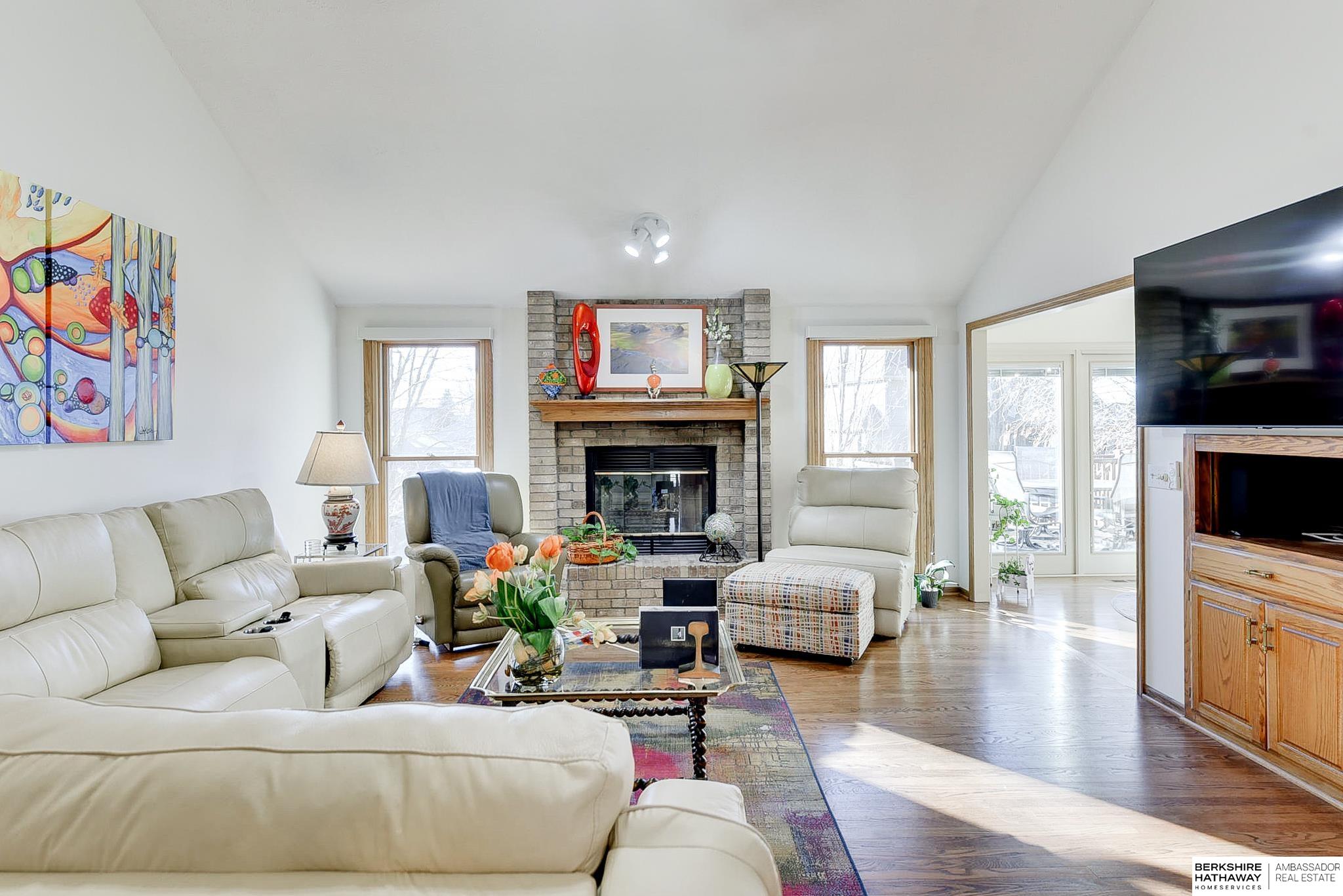 Omaha, Nebraska 68164, United States, 4 Bedrooms Bedrooms, ,3 BathroomsBathrooms,Residential,Pending,11684