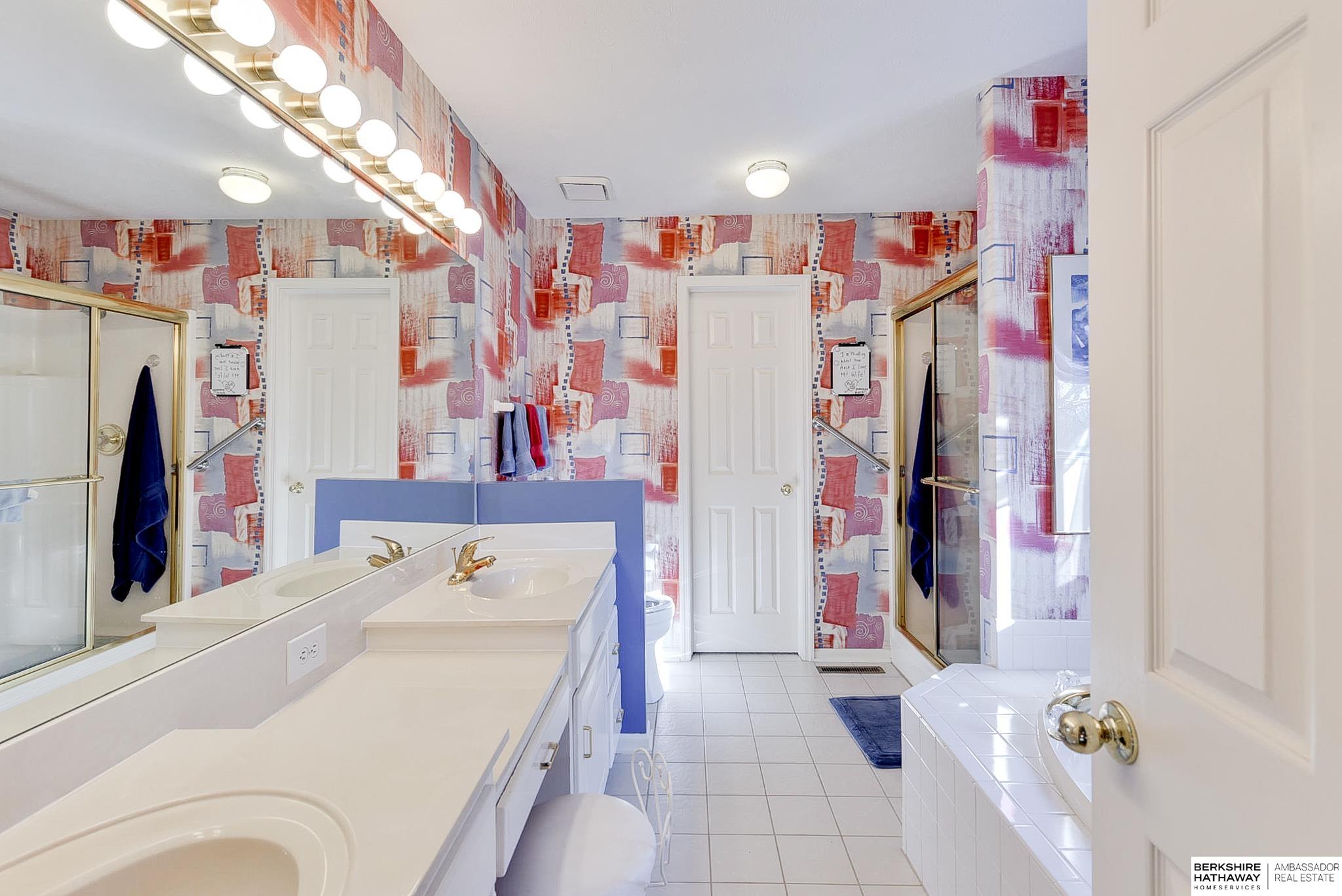 Omaha, Nebraska 68164, United States, 4 Bedrooms Bedrooms, ,3 BathroomsBathrooms,Residential,Pending,11684