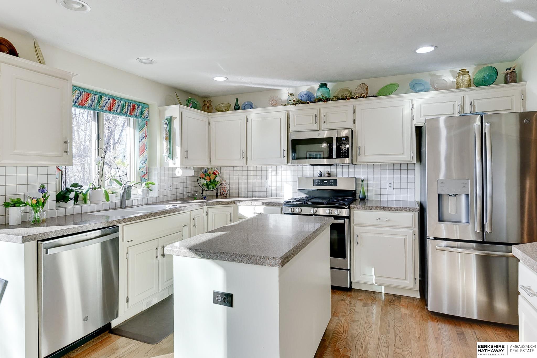 Omaha, Nebraska 68164, United States, 4 Bedrooms Bedrooms, ,3 BathroomsBathrooms,Residential,Pending,11684