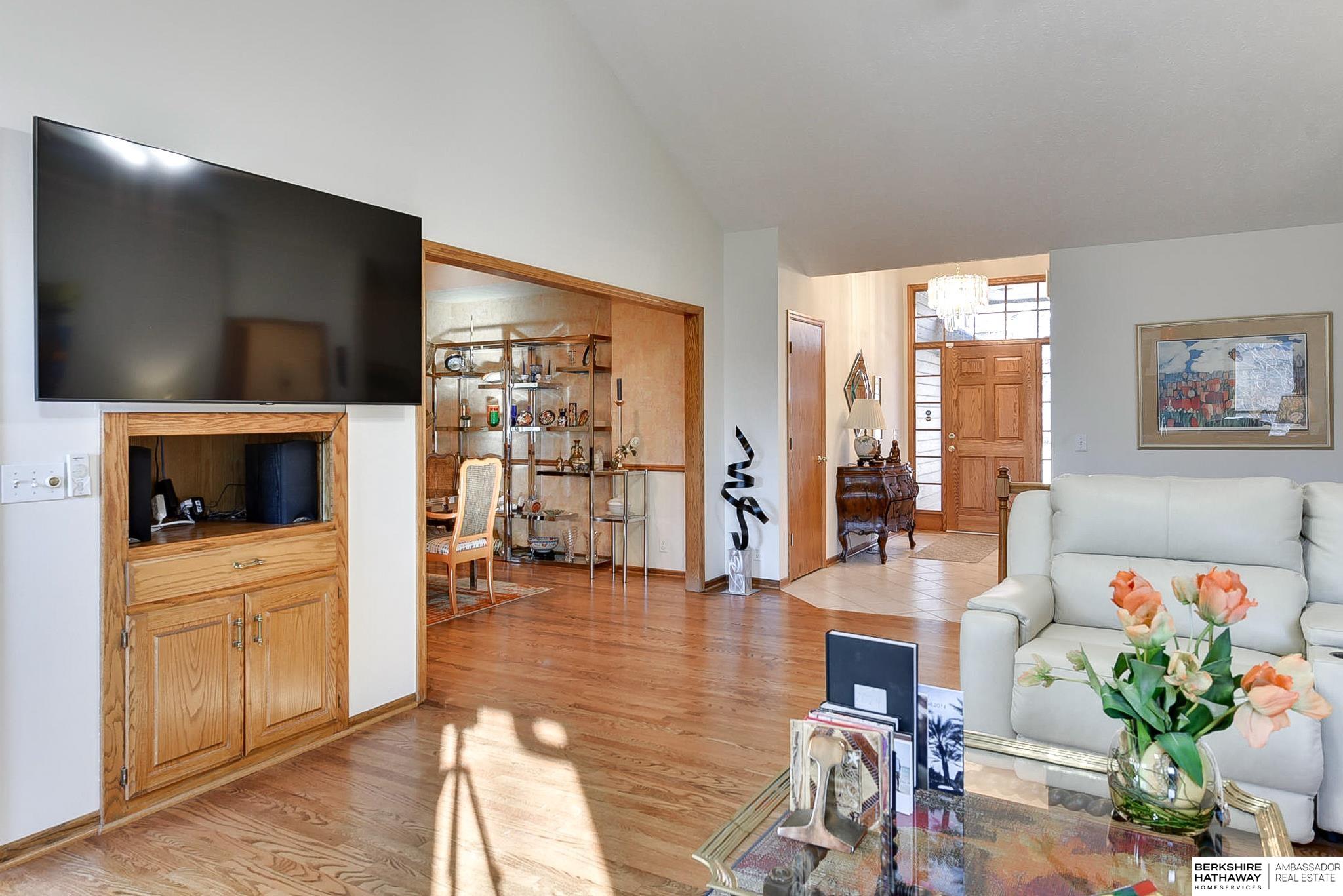 Omaha, Nebraska 68164, United States, 4 Bedrooms Bedrooms, ,3 BathroomsBathrooms,Residential,Pending,11684