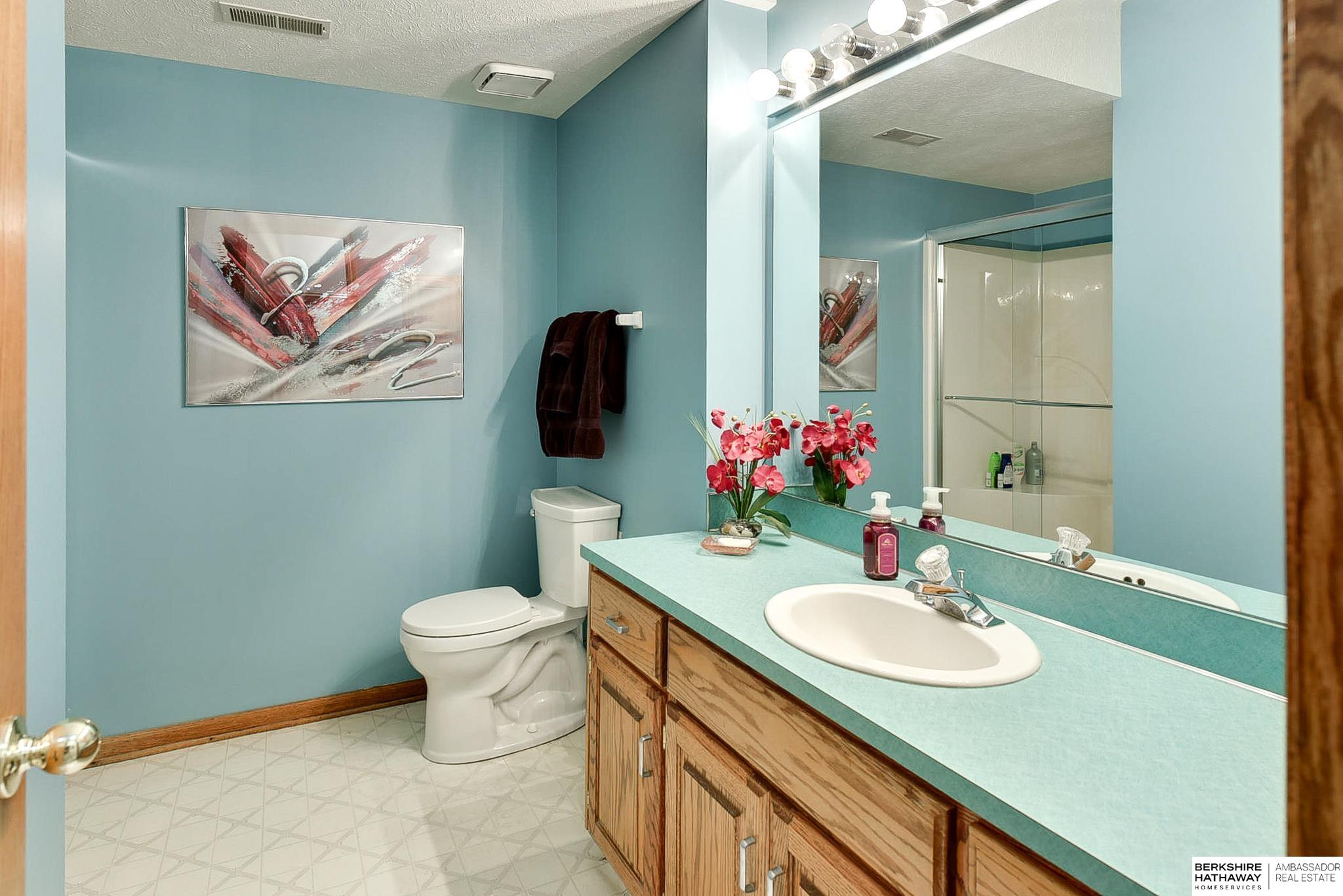 Omaha, Nebraska 68164, United States, 4 Bedrooms Bedrooms, ,3 BathroomsBathrooms,Residential,Pending,11684