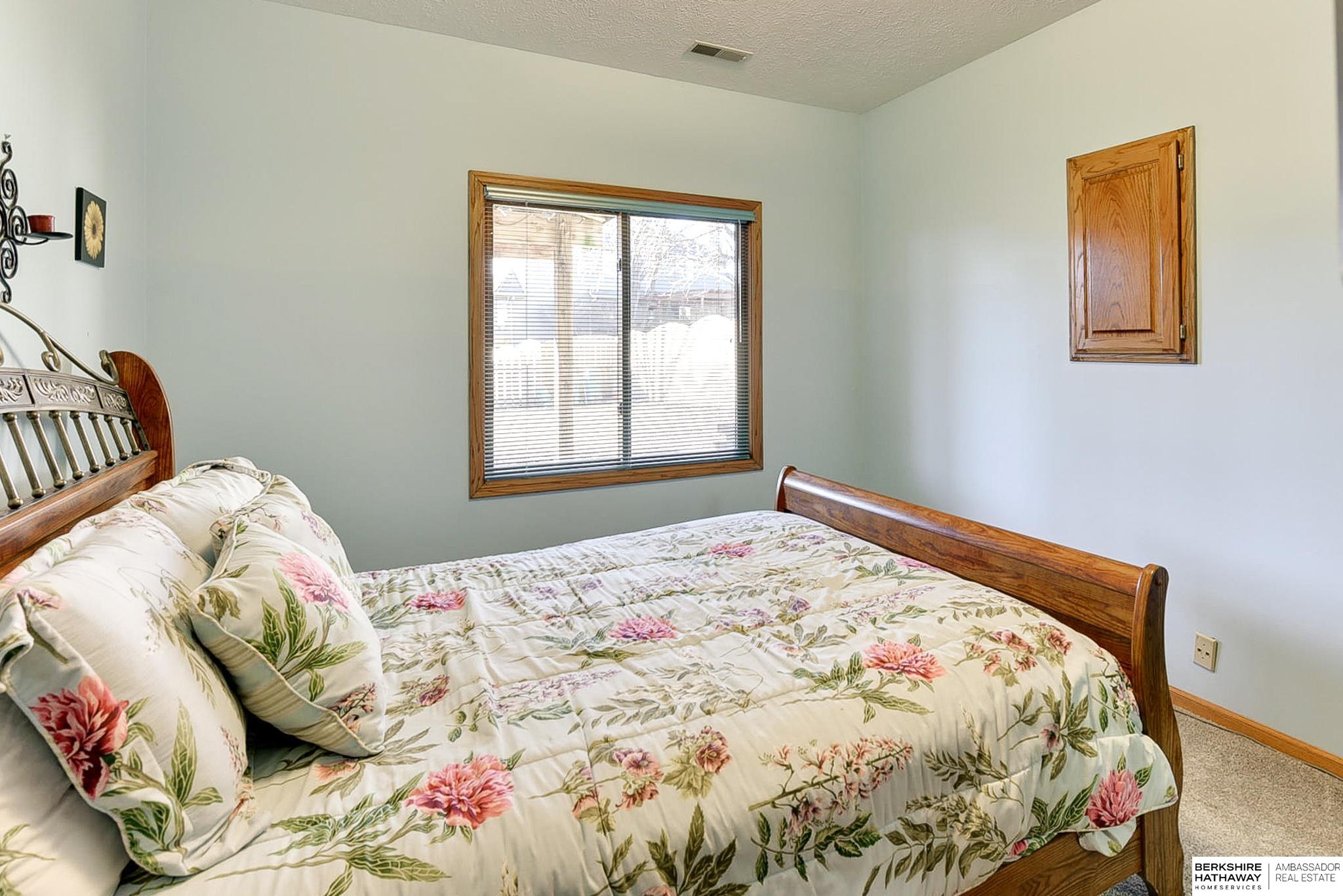 Omaha, Nebraska 68164, United States, 4 Bedrooms Bedrooms, ,3 BathroomsBathrooms,Residential,Pending,11684