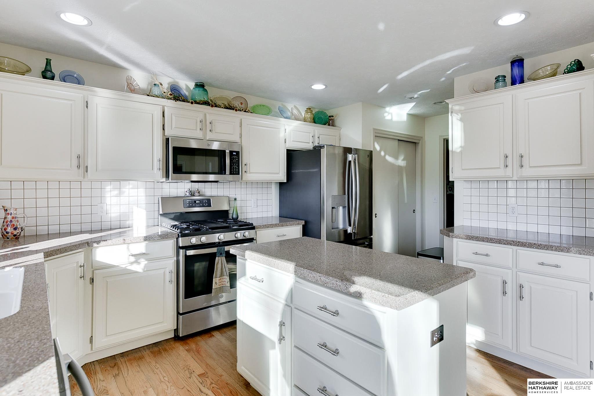 Omaha, Nebraska 68164, United States, 4 Bedrooms Bedrooms, ,3 BathroomsBathrooms,Residential,Pending,11684