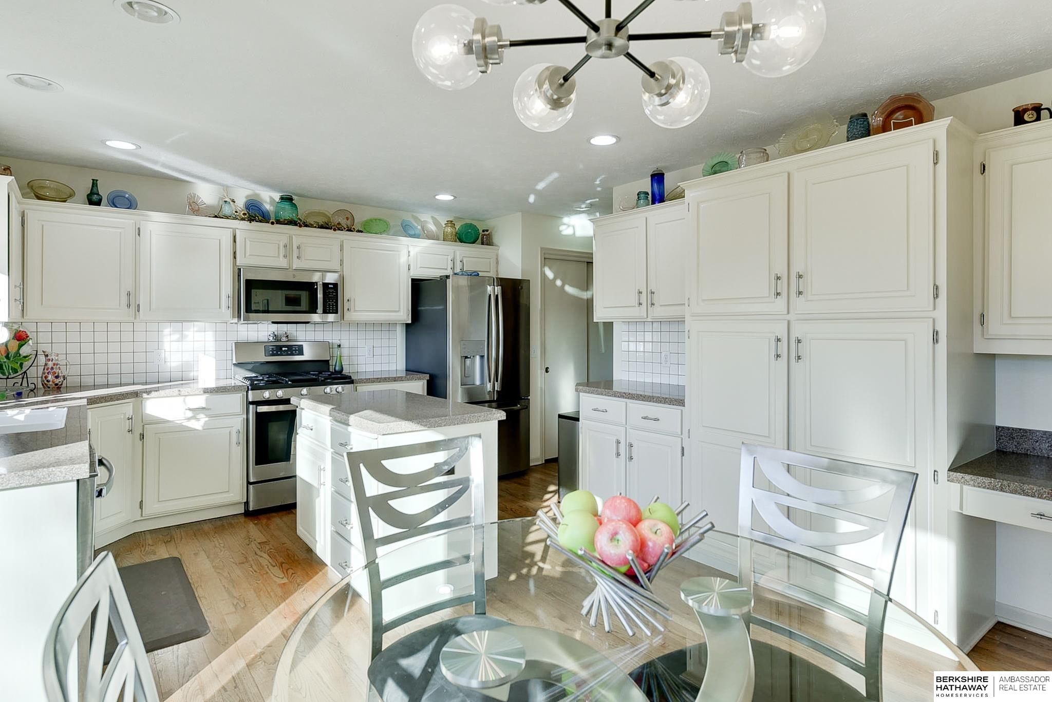 Omaha, Nebraska 68164, United States, 4 Bedrooms Bedrooms, ,3 BathroomsBathrooms,Residential,Pending,11684