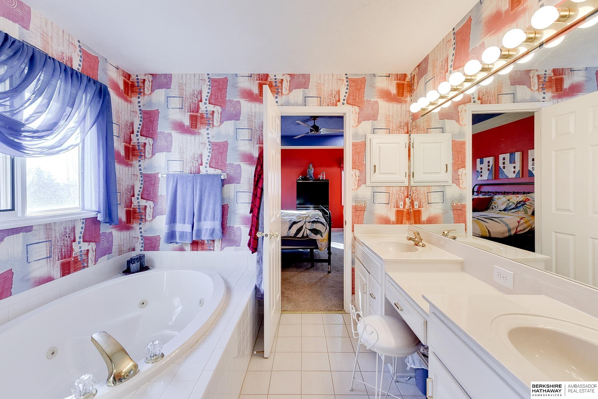 Omaha, Nebraska 68164, United States, 4 Bedrooms Bedrooms, ,3 BathroomsBathrooms,Residential,Pending,11684