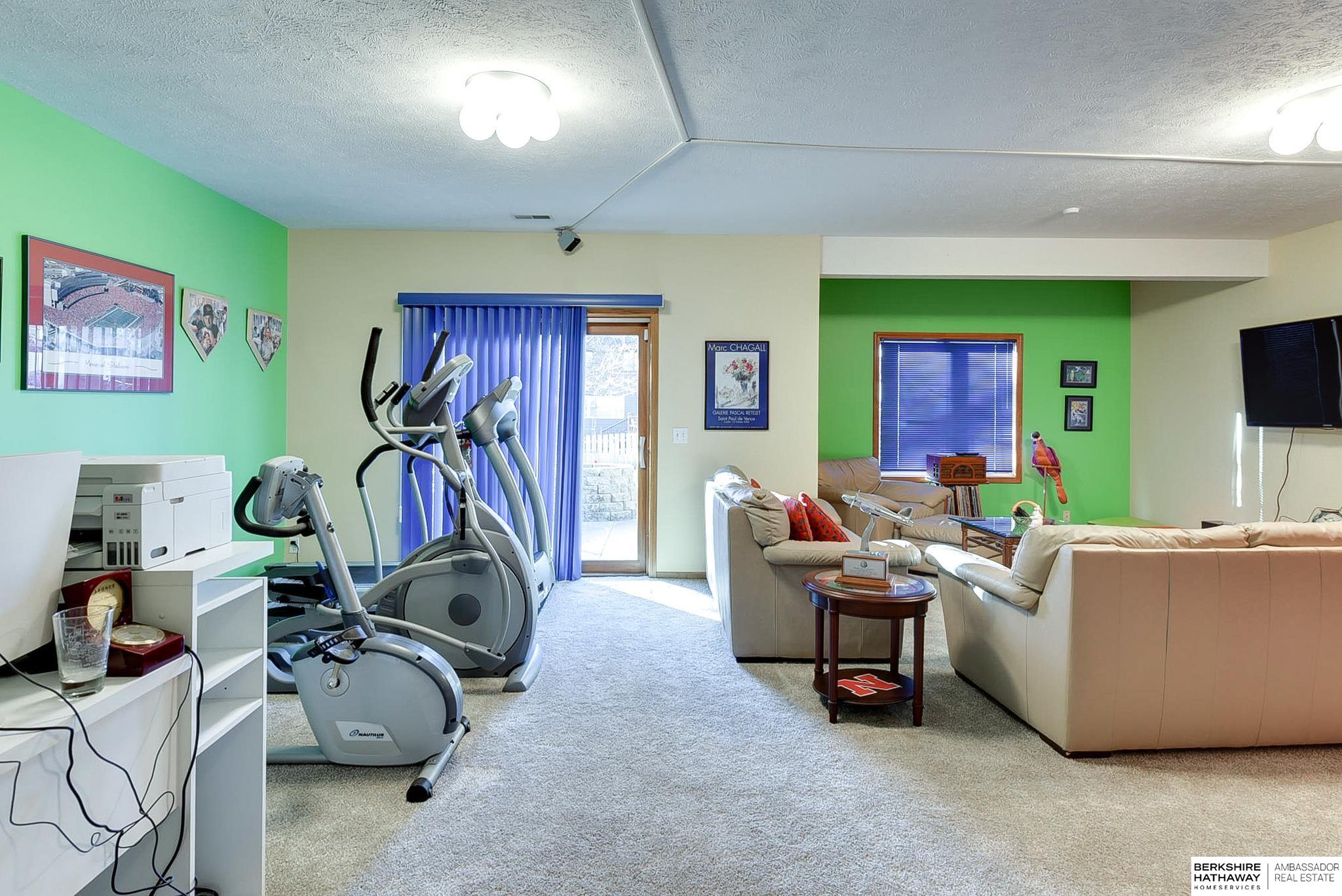 Omaha, Nebraska 68164, United States, 4 Bedrooms Bedrooms, ,3 BathroomsBathrooms,Residential,Pending,11684