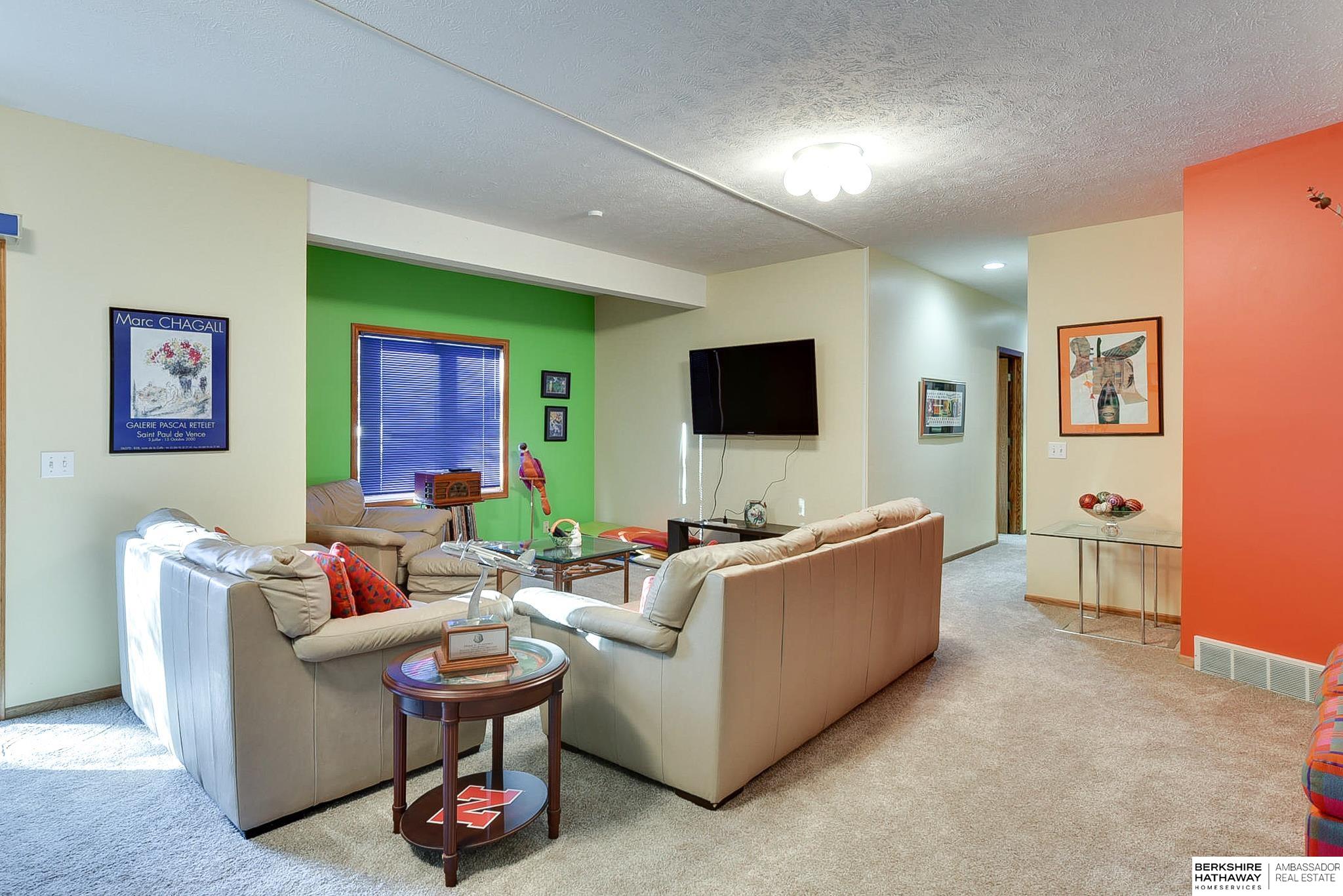 Omaha, Nebraska 68164, United States, 4 Bedrooms Bedrooms, ,3 BathroomsBathrooms,Residential,Pending,11684