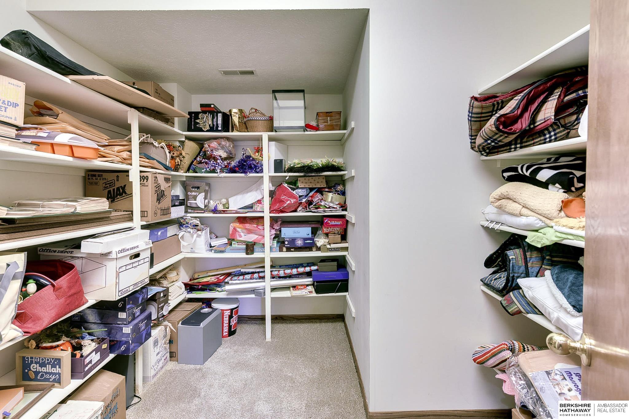 Omaha, Nebraska 68164, United States, 4 Bedrooms Bedrooms, ,3 BathroomsBathrooms,Residential,Pending,11684