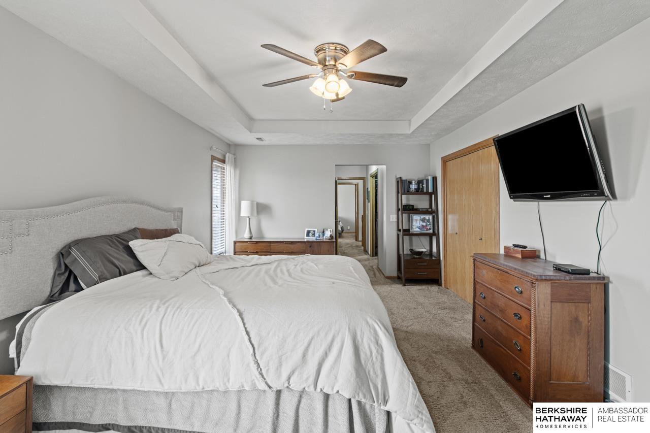 Omaha, Nebraska 68164, United States, 4 Bedrooms Bedrooms, ,4 BathroomsBathrooms,Residential,Pending,986