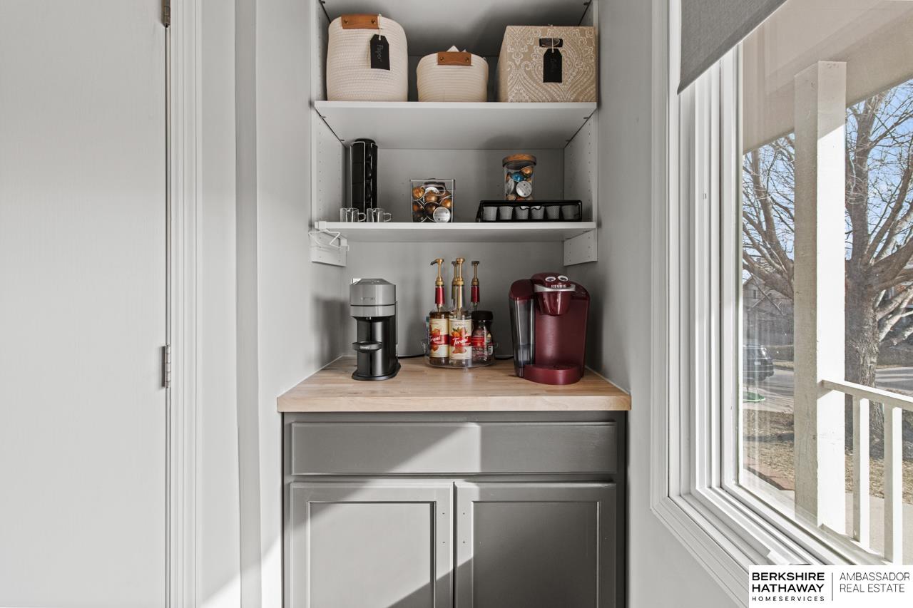 Omaha, Nebraska 68164, United States, 4 Bedrooms Bedrooms, ,4 BathroomsBathrooms,Residential,Pending,986