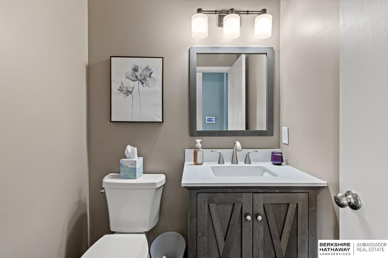 Omaha, Nebraska 68164, United States, 4 Bedrooms Bedrooms, ,4 BathroomsBathrooms,Residential,Pending,986