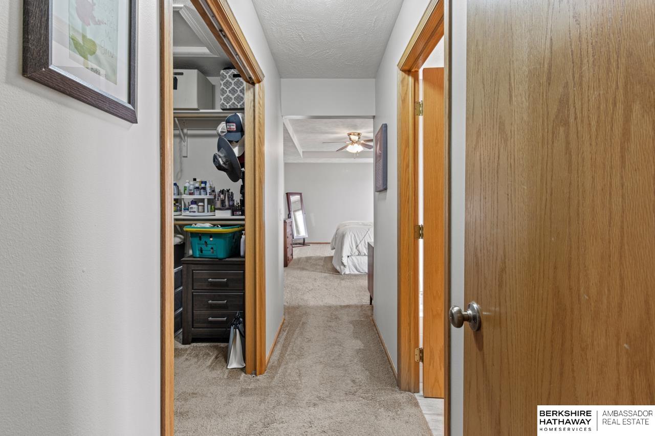 Omaha, Nebraska 68164, United States, 4 Bedrooms Bedrooms, ,4 BathroomsBathrooms,Residential,Pending,986