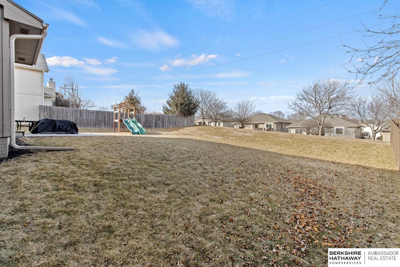 Omaha, Nebraska 68164, United States, 4 Bedrooms Bedrooms, ,4 BathroomsBathrooms,Residential,Pending,986