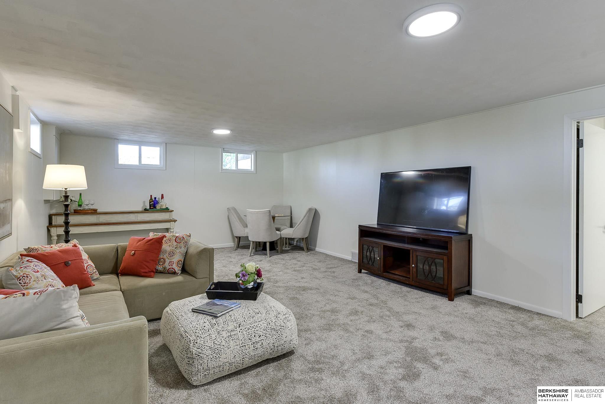 Omaha, Nebraska 68124, United States, 4 Bedrooms Bedrooms, ,3 BathroomsBathrooms,Residential,Active,13670