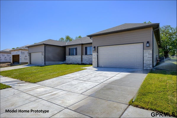 9447 LINWOOD PL, LINCOLN, NE 68505 - Image e31cd25d89d8c6f93207e5a817e76bfe/4041016681