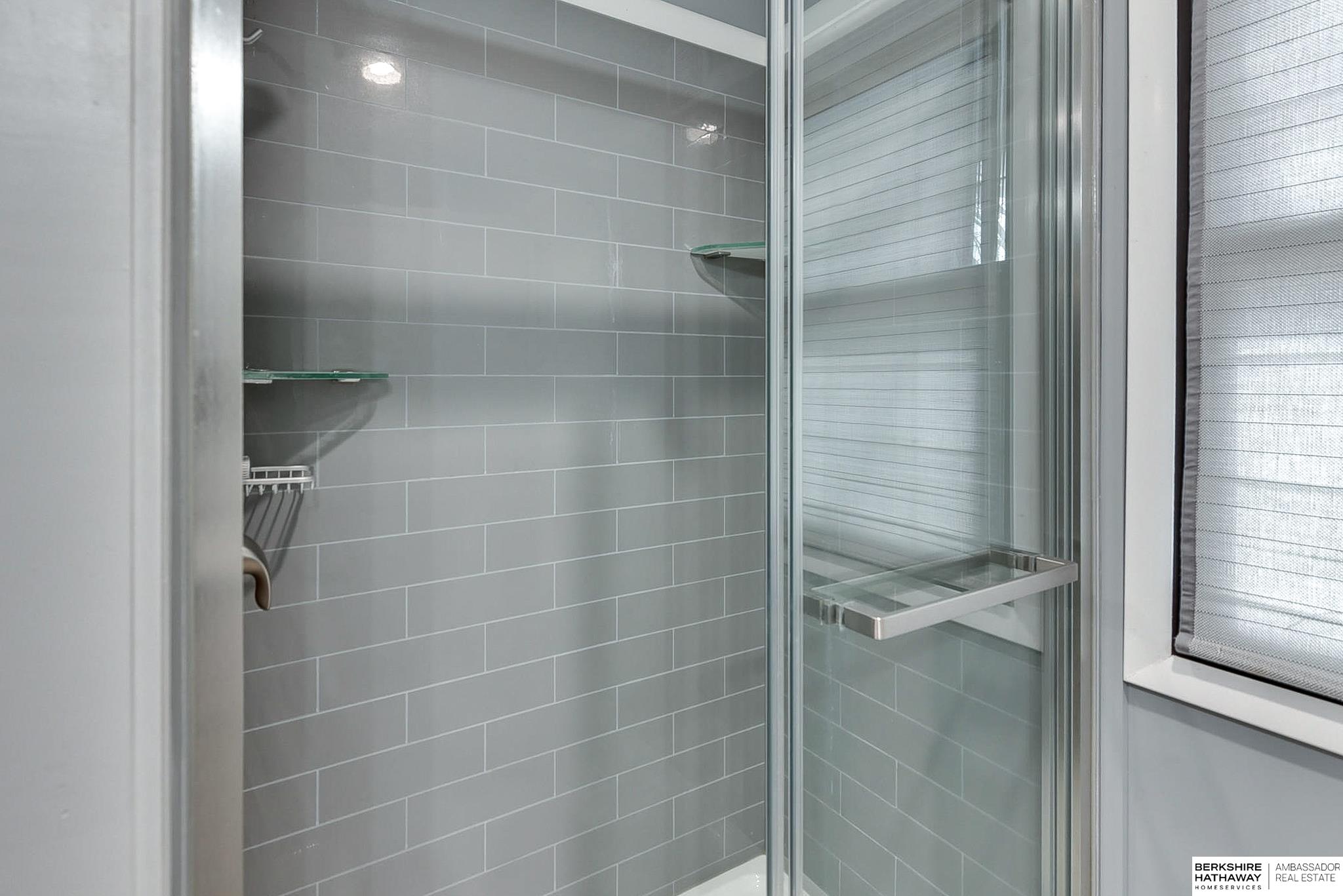 Omaha, Nebraska 68124, United States, 3 Bedrooms Bedrooms, ,2 BathroomsBathrooms,Residential,Pending,81641