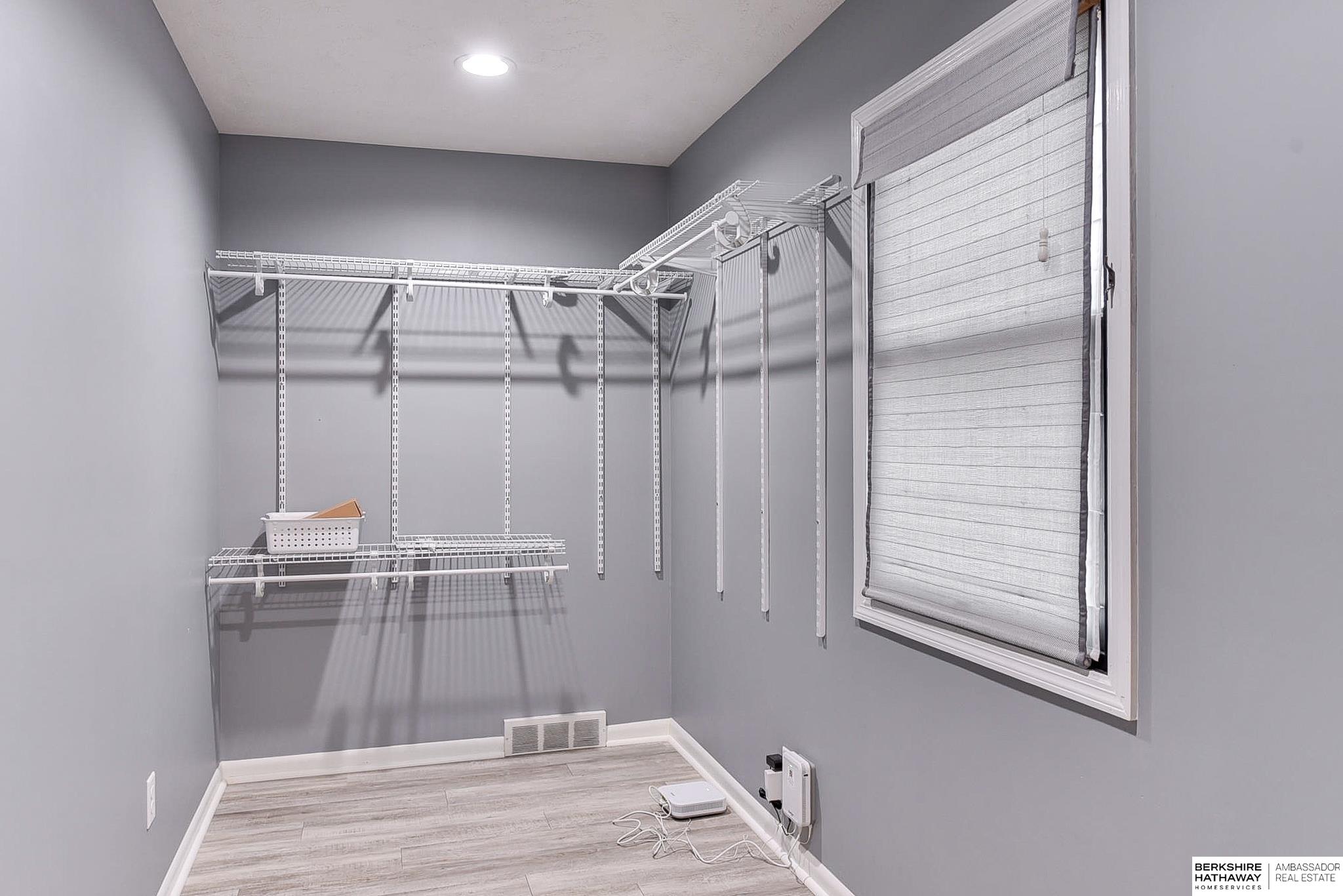 Omaha, Nebraska 68124, United States, 3 Bedrooms Bedrooms, ,2 BathroomsBathrooms,Residential,Pending,81641