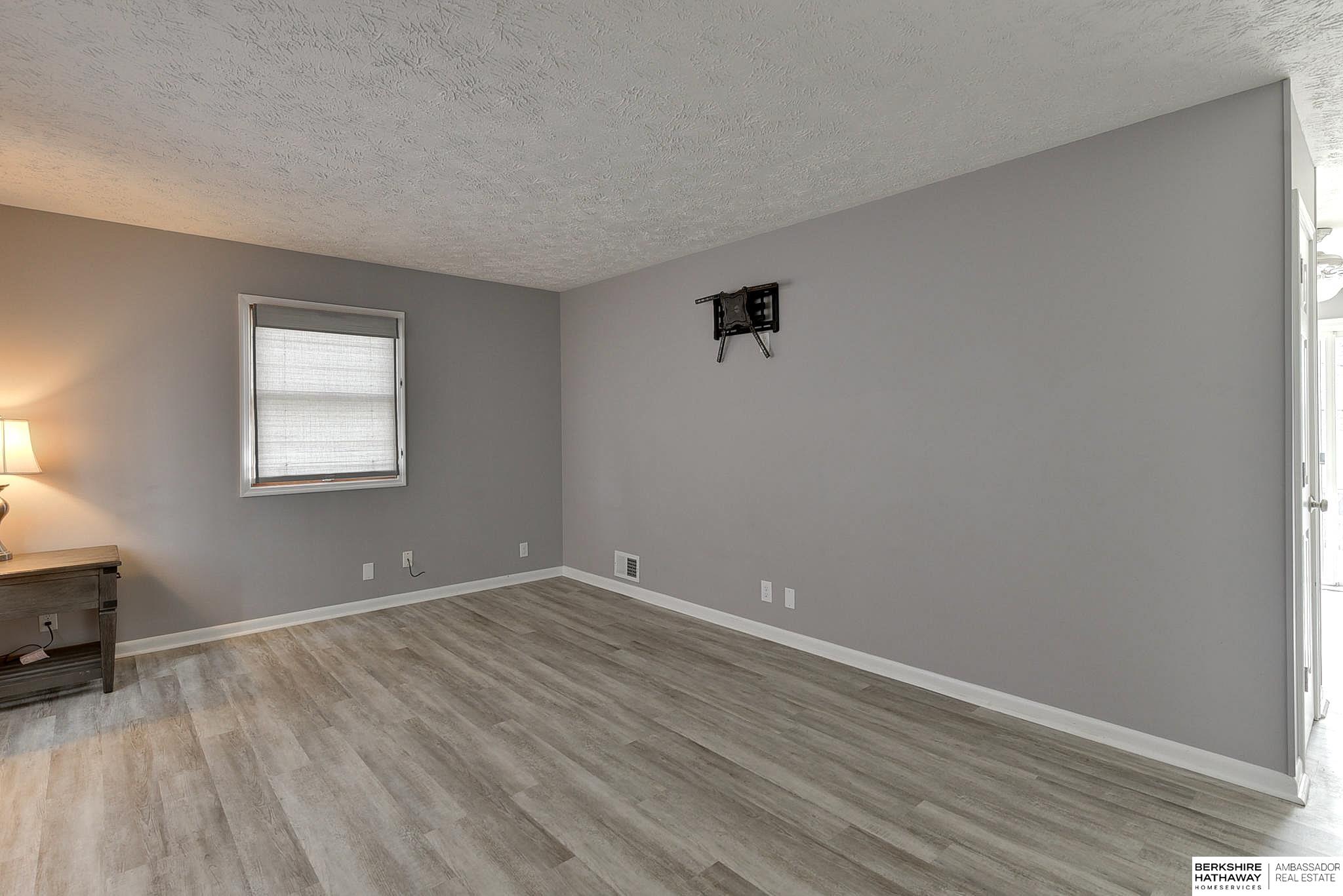 Omaha, Nebraska 68124, United States, 3 Bedrooms Bedrooms, ,2 BathroomsBathrooms,Residential,Pending,81641