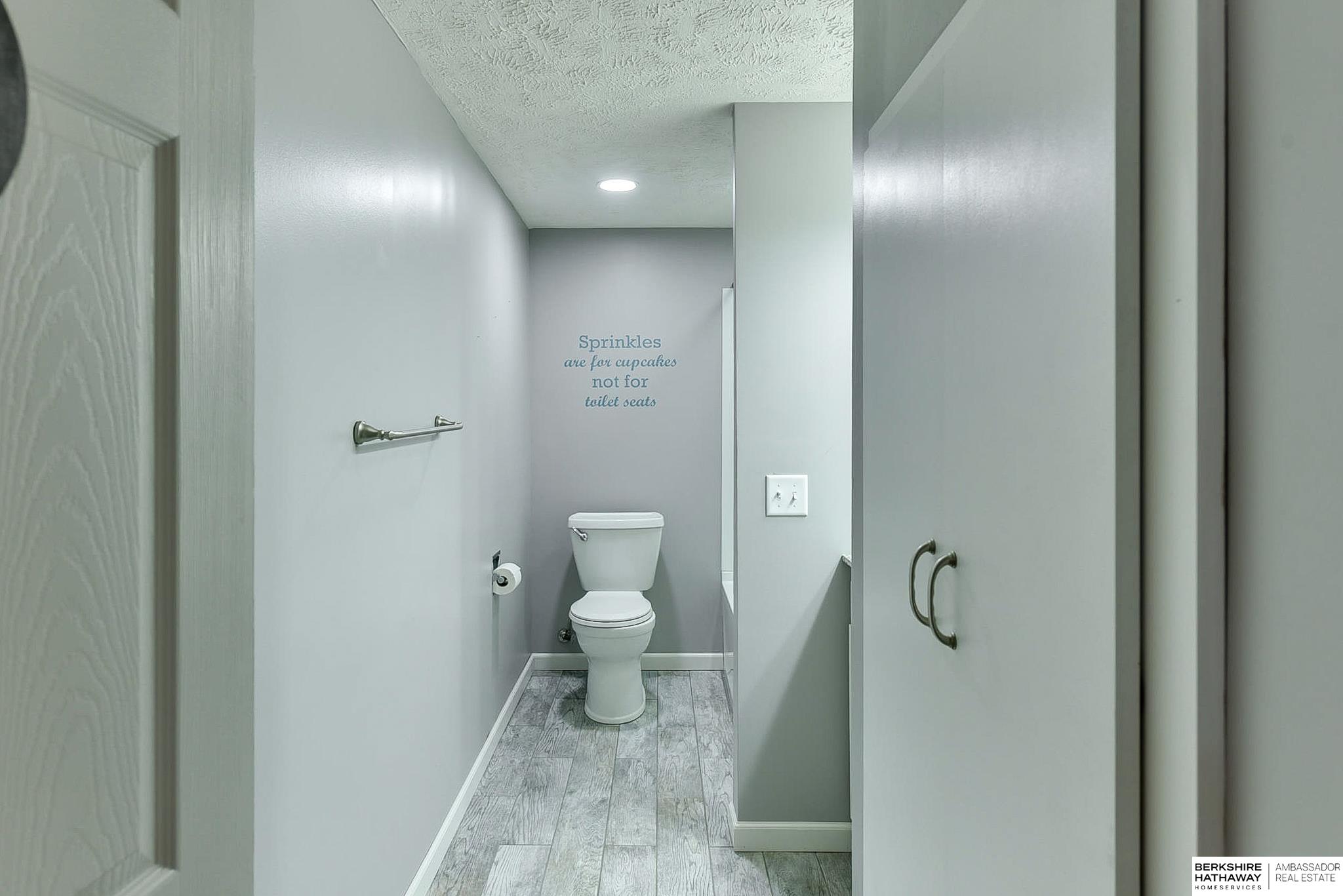 Omaha, Nebraska 68124, United States, 3 Bedrooms Bedrooms, ,2 BathroomsBathrooms,Residential,Pending,81641