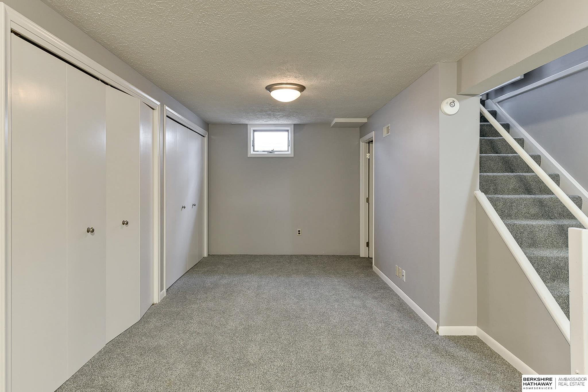 Omaha, Nebraska 68124, United States, 3 Bedrooms Bedrooms, ,2 BathroomsBathrooms,Residential,Pending,81641