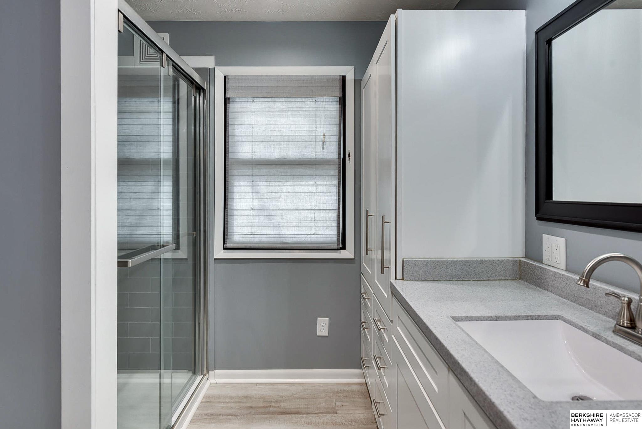 Omaha, Nebraska 68124, United States, 3 Bedrooms Bedrooms, ,2 BathroomsBathrooms,Residential,Pending,81641