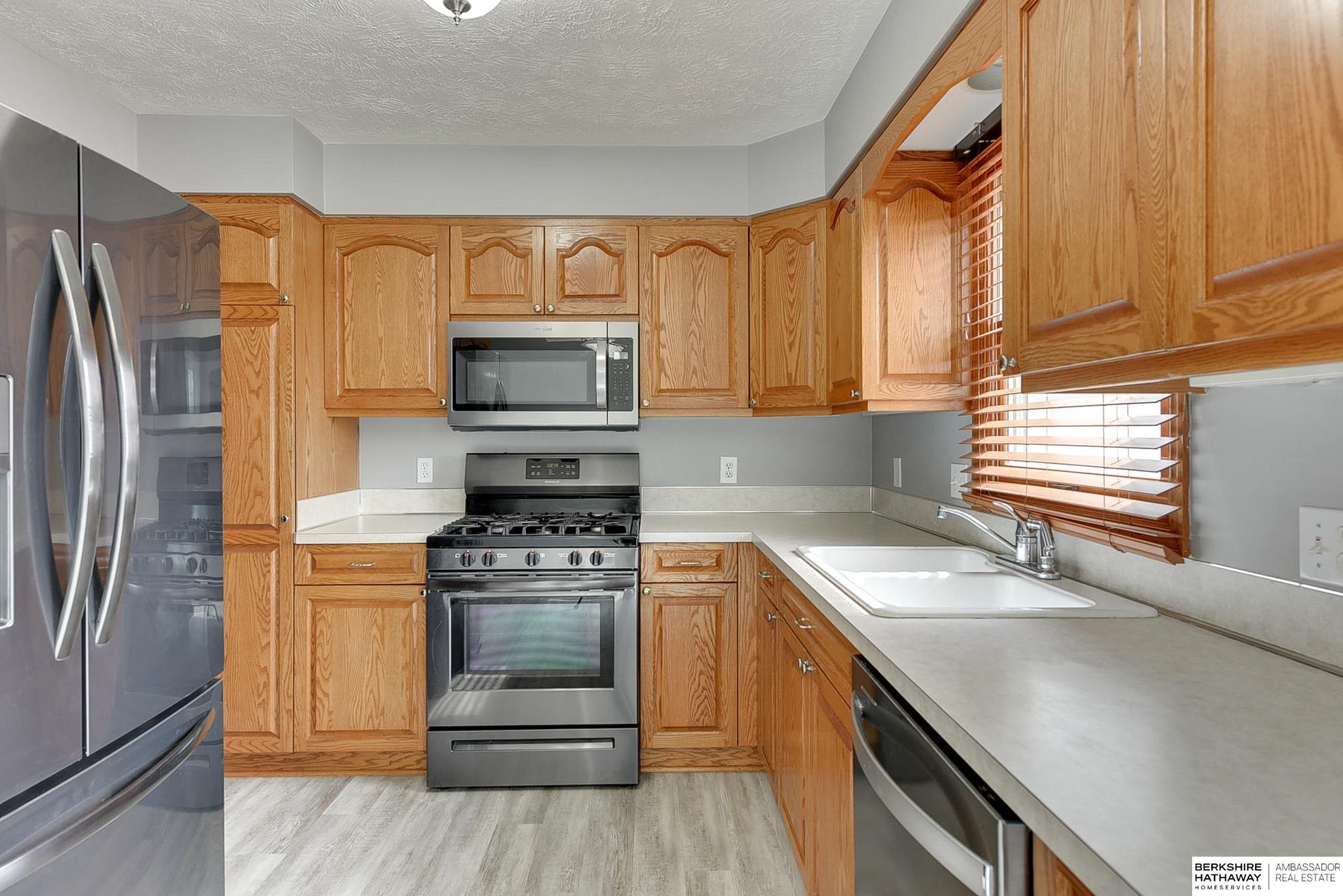 Omaha, Nebraska 68124, United States, 3 Bedrooms Bedrooms, ,2 BathroomsBathrooms,Residential,Pending,81641