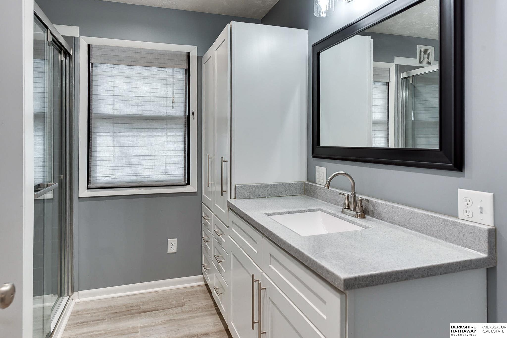 Omaha, Nebraska 68124, United States, 3 Bedrooms Bedrooms, ,2 BathroomsBathrooms,Residential,Pending,81641