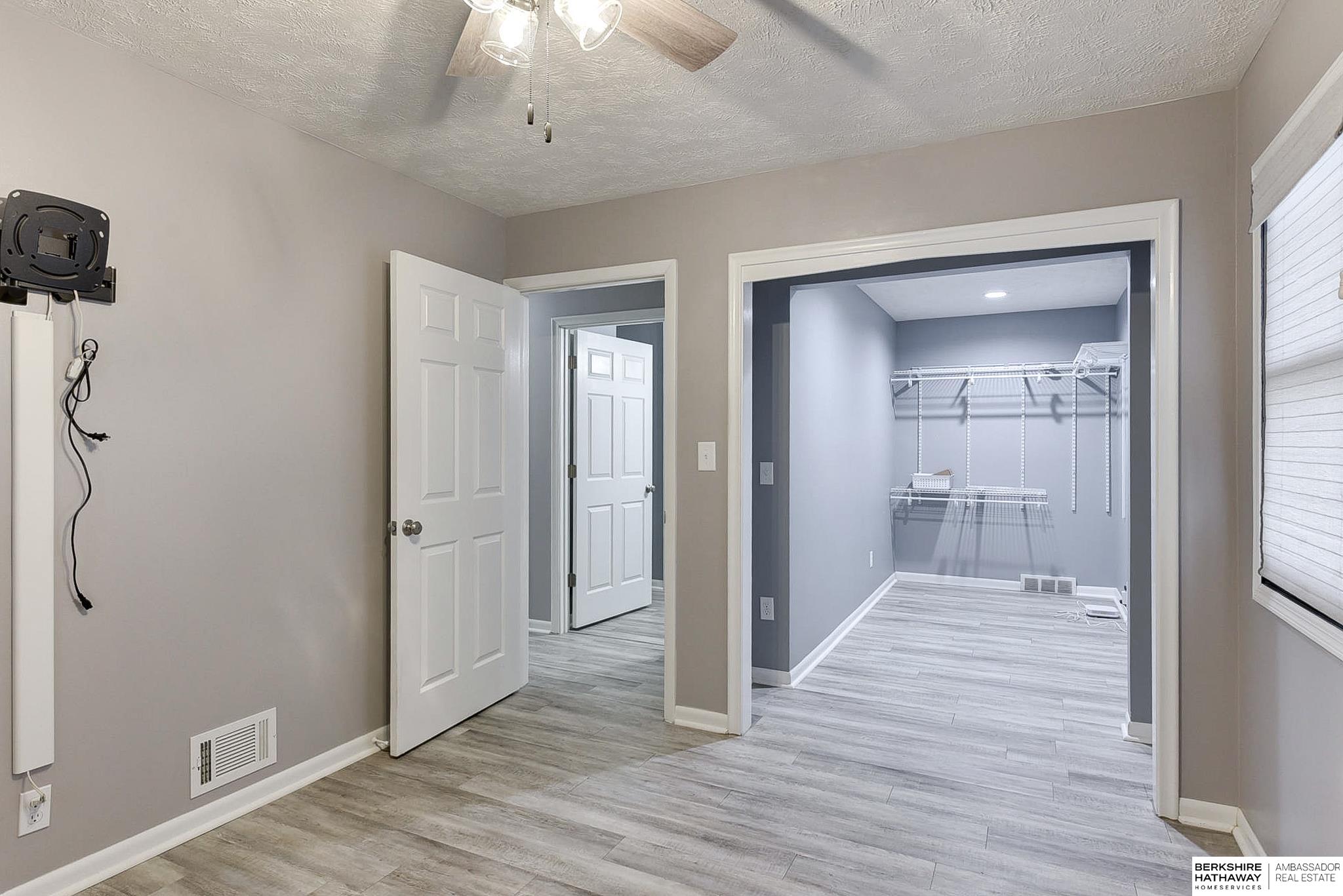 Omaha, Nebraska 68124, United States, 3 Bedrooms Bedrooms, ,2 BathroomsBathrooms,Residential,Pending,81641