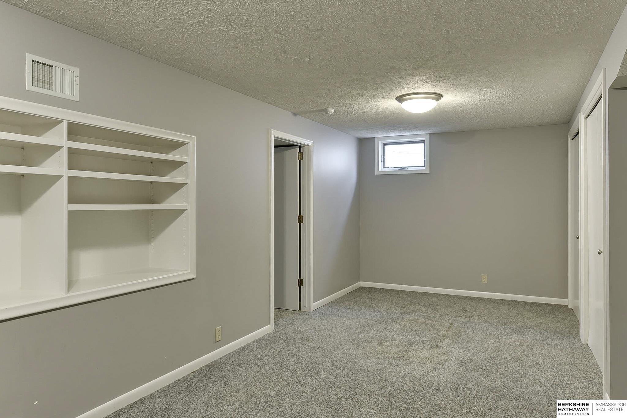 Omaha, Nebraska 68124, United States, 3 Bedrooms Bedrooms, ,2 BathroomsBathrooms,Residential,Pending,81641