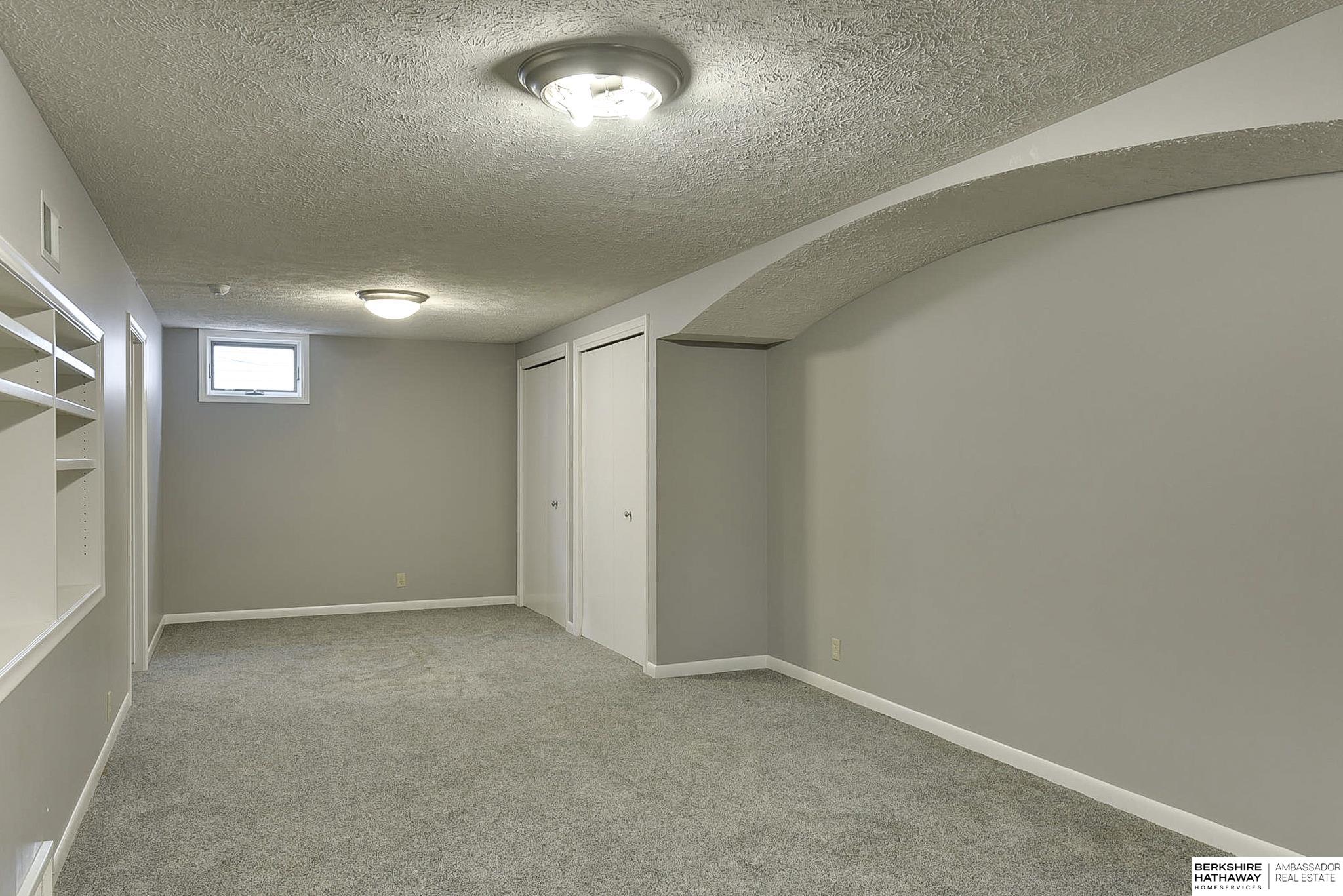 Omaha, Nebraska 68124, United States, 3 Bedrooms Bedrooms, ,2 BathroomsBathrooms,Residential,Pending,81641