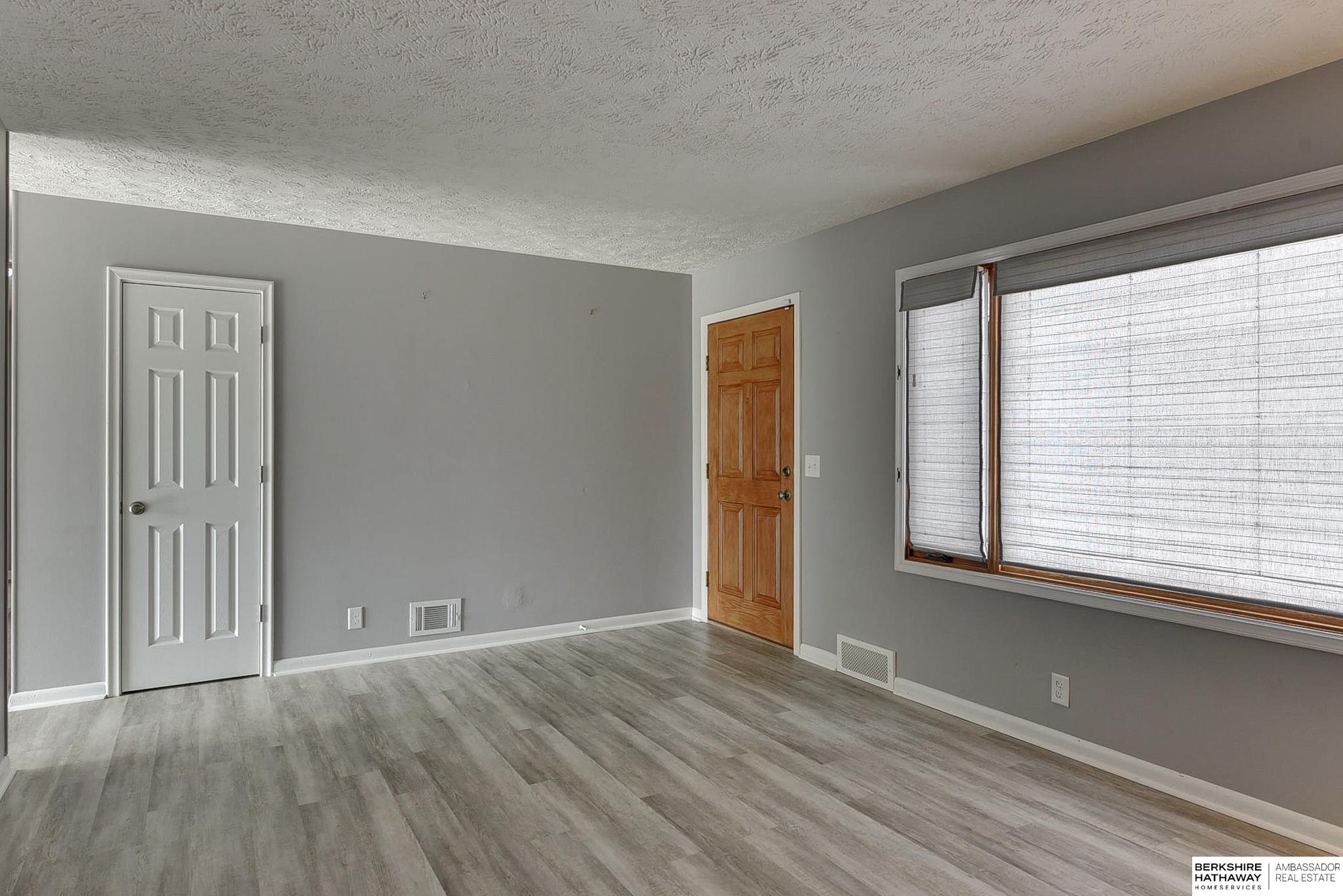 Omaha, Nebraska 68124, United States, 3 Bedrooms Bedrooms, ,2 BathroomsBathrooms,Residential,Pending,81641