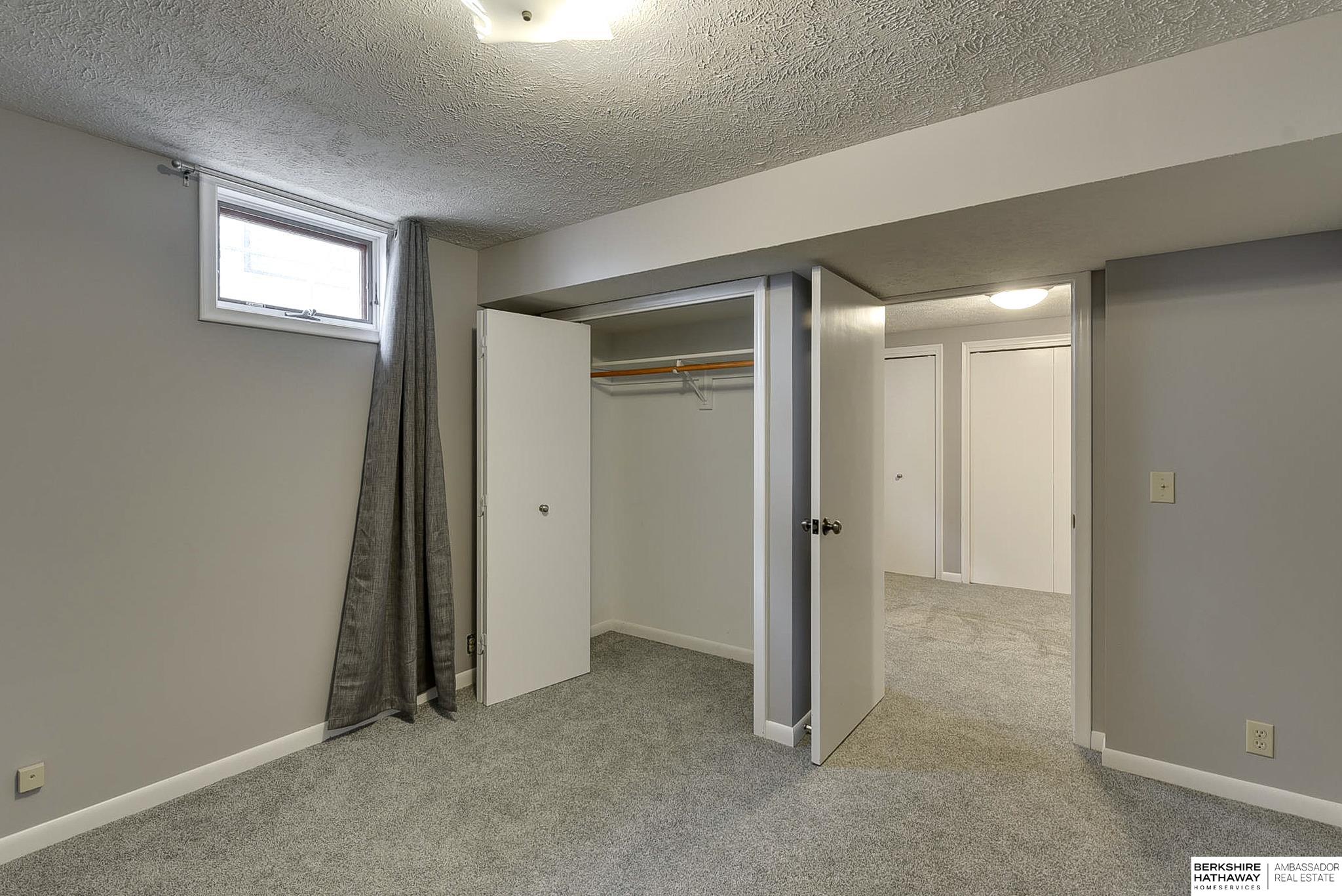 Omaha, Nebraska 68124, United States, 3 Bedrooms Bedrooms, ,2 BathroomsBathrooms,Residential,Pending,81641