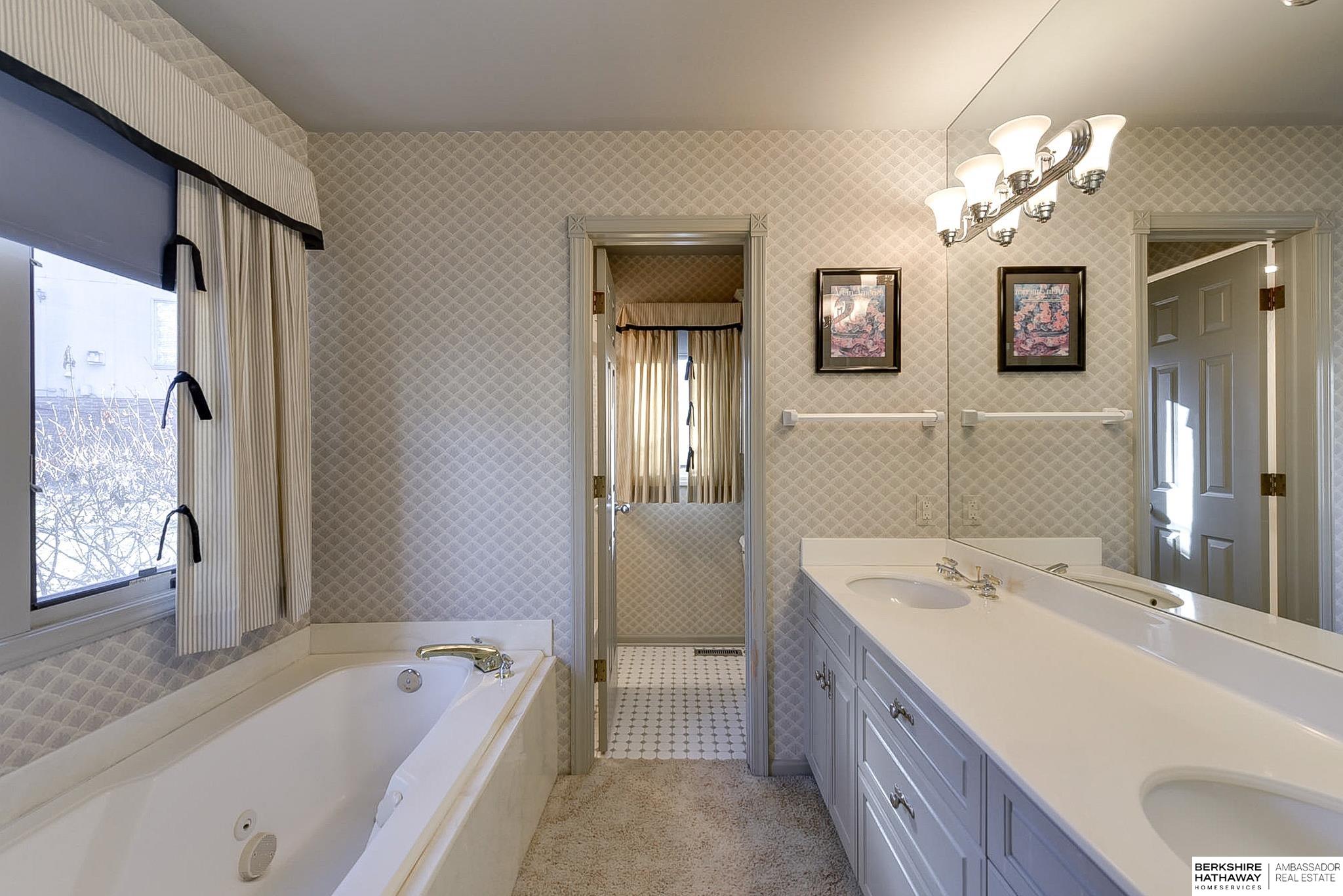 Omaha, Nebraska 68144, United States, 2 Bedrooms Bedrooms, ,3 BathroomsBathrooms,Residential,Pending,13344