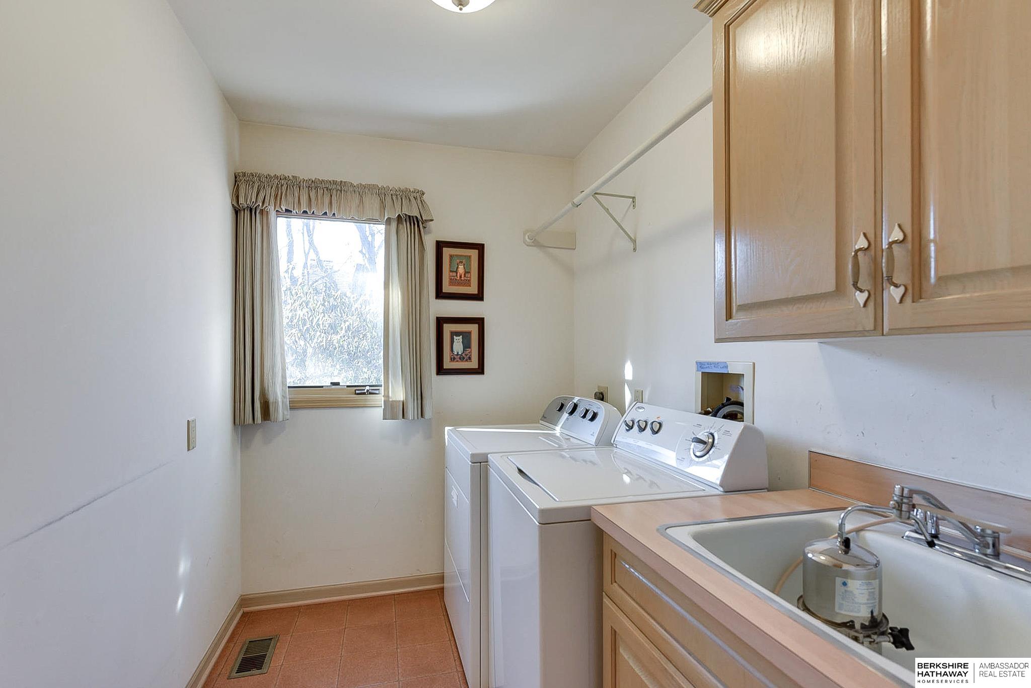 Omaha, Nebraska 68144, United States, 2 Bedrooms Bedrooms, ,3 BathroomsBathrooms,Residential,Pending,13344