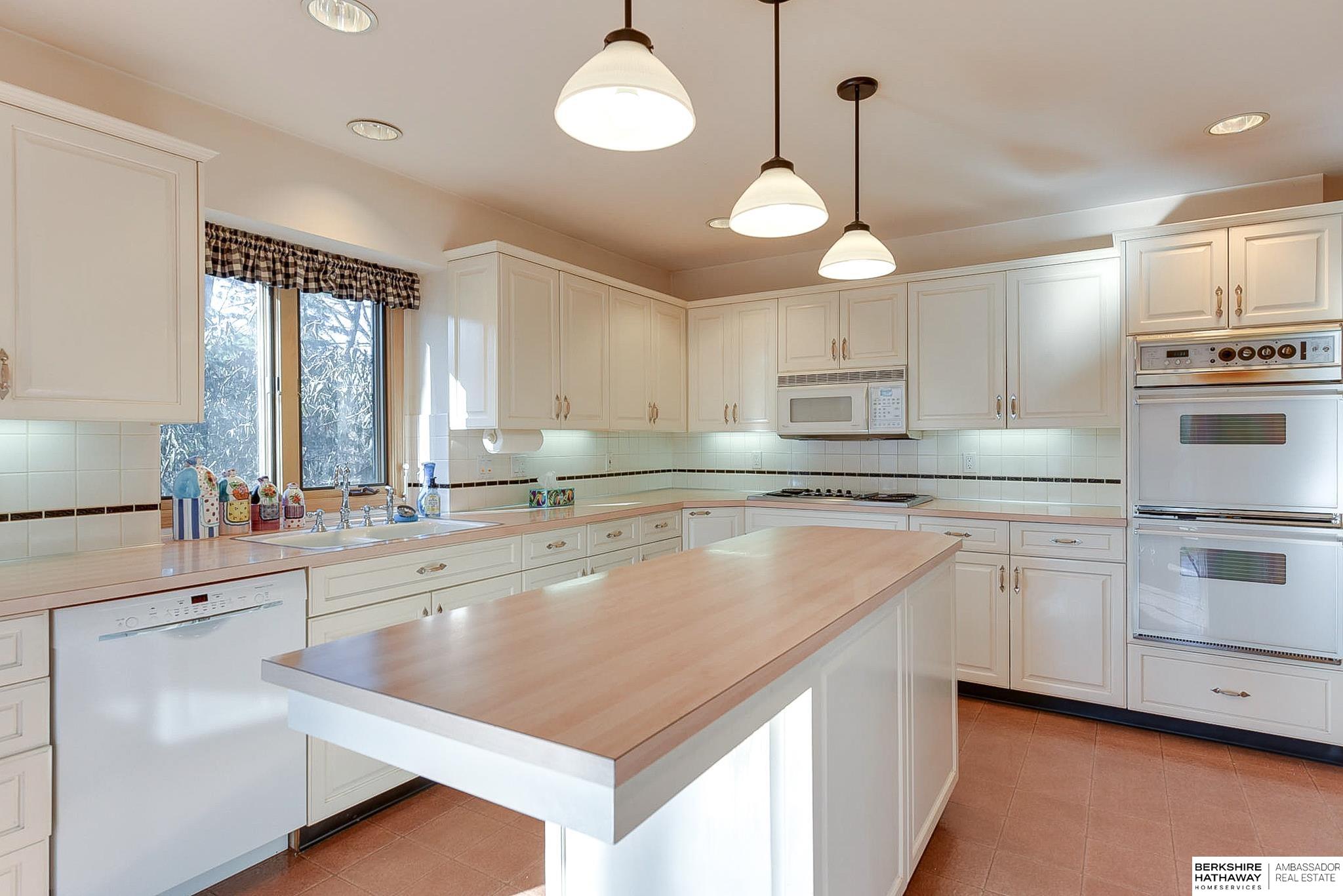 Omaha, Nebraska 68144, United States, 2 Bedrooms Bedrooms, ,3 BathroomsBathrooms,Residential,Pending,13344