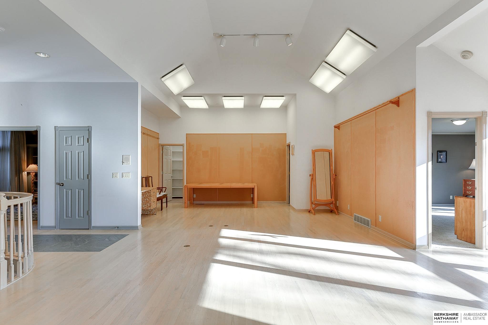 Omaha, Nebraska 68144, United States, 2 Bedrooms Bedrooms, ,3 BathroomsBathrooms,Residential,Pending,13344