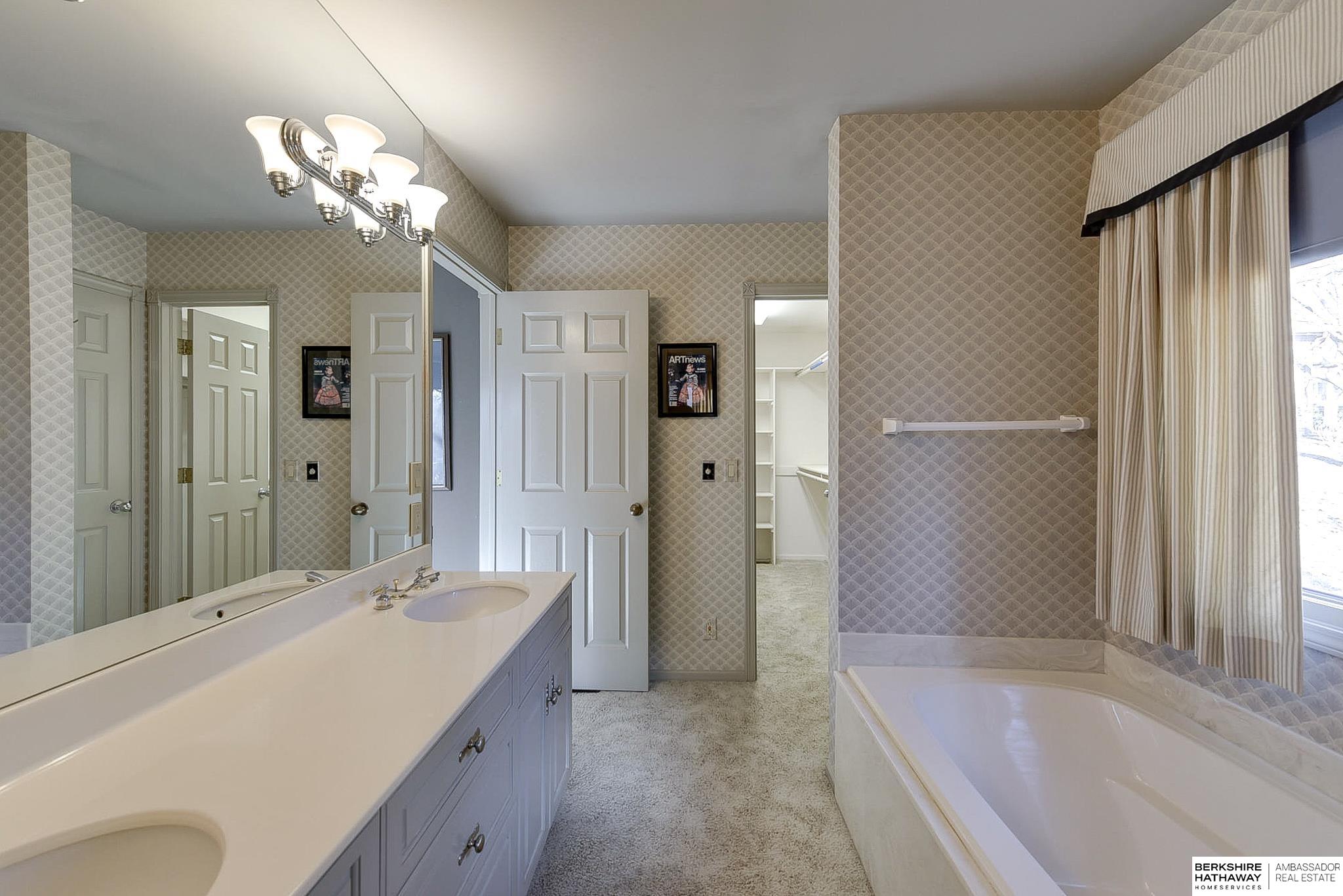 Omaha, Nebraska 68144, United States, 2 Bedrooms Bedrooms, ,3 BathroomsBathrooms,Residential,Pending,13344