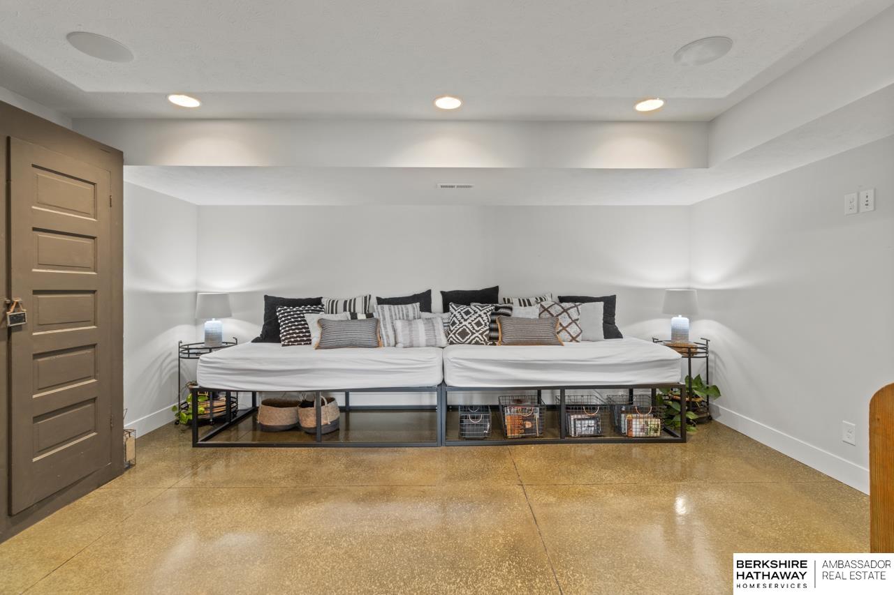 Ashland, Nebraska 68003, United States, 4 Bedrooms Bedrooms, ,4 BathroomsBathrooms,Residential,Pending,5067