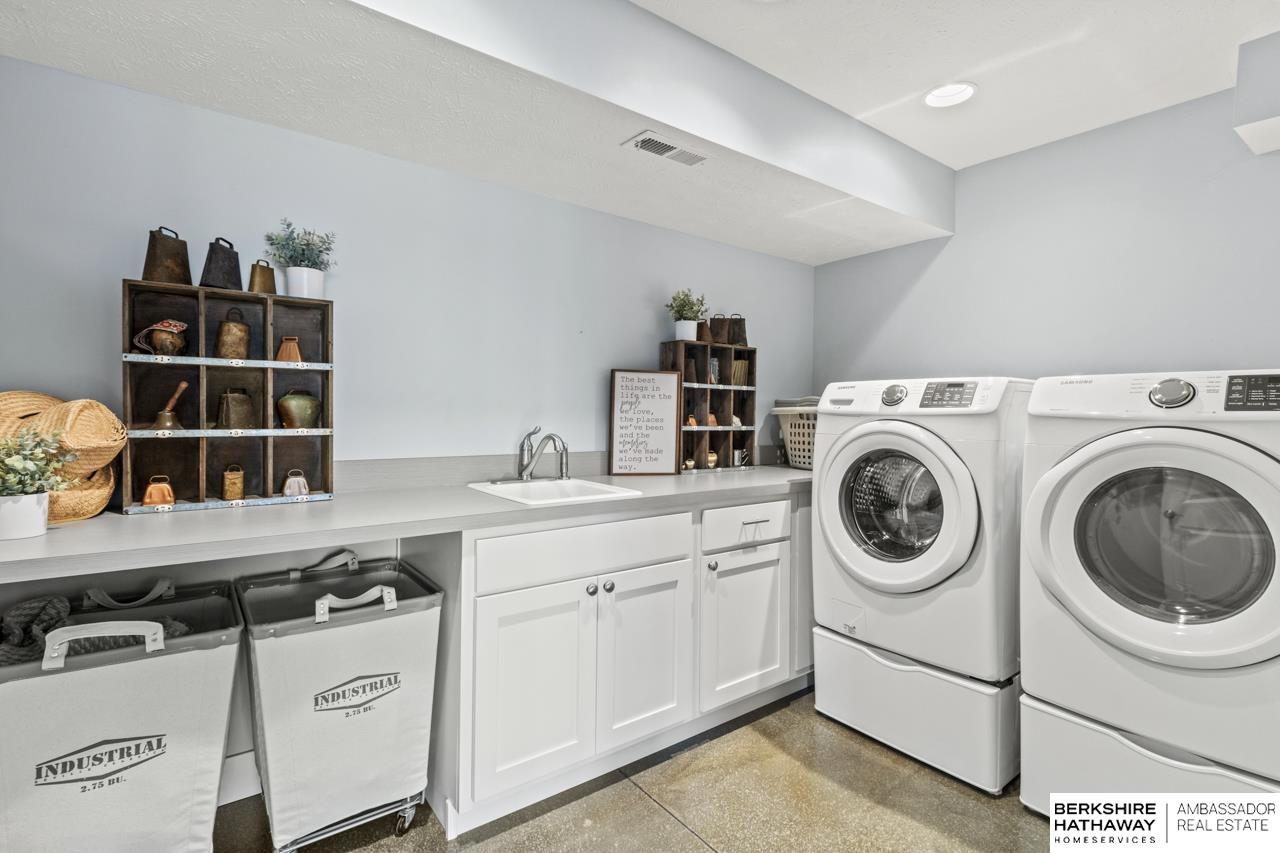 Ashland, Nebraska 68003, United States, 4 Bedrooms Bedrooms, ,4 BathroomsBathrooms,Residential,Pending,5067